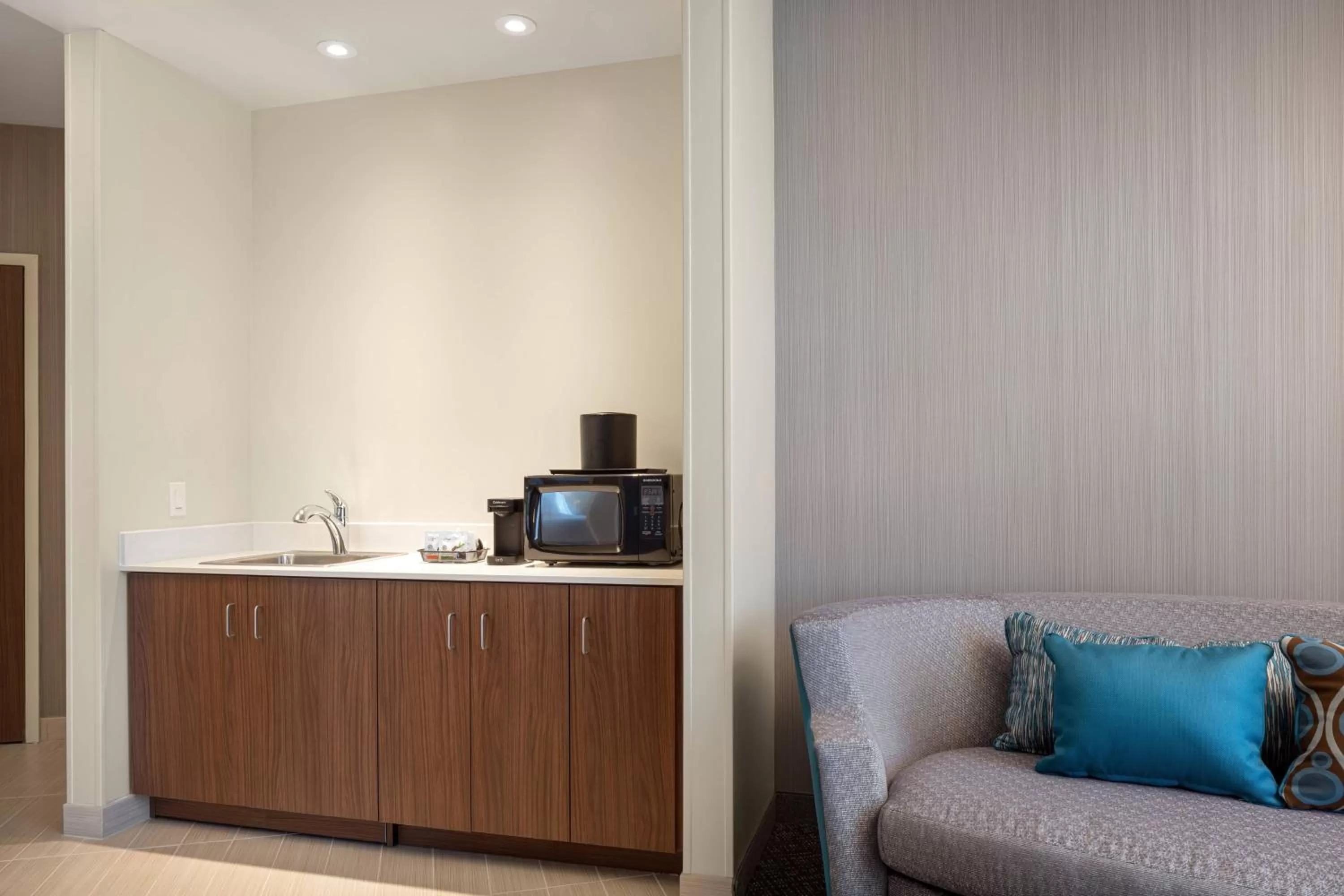 Lounge or bar in Courtyard by Marriott Petaluma Sonoma County