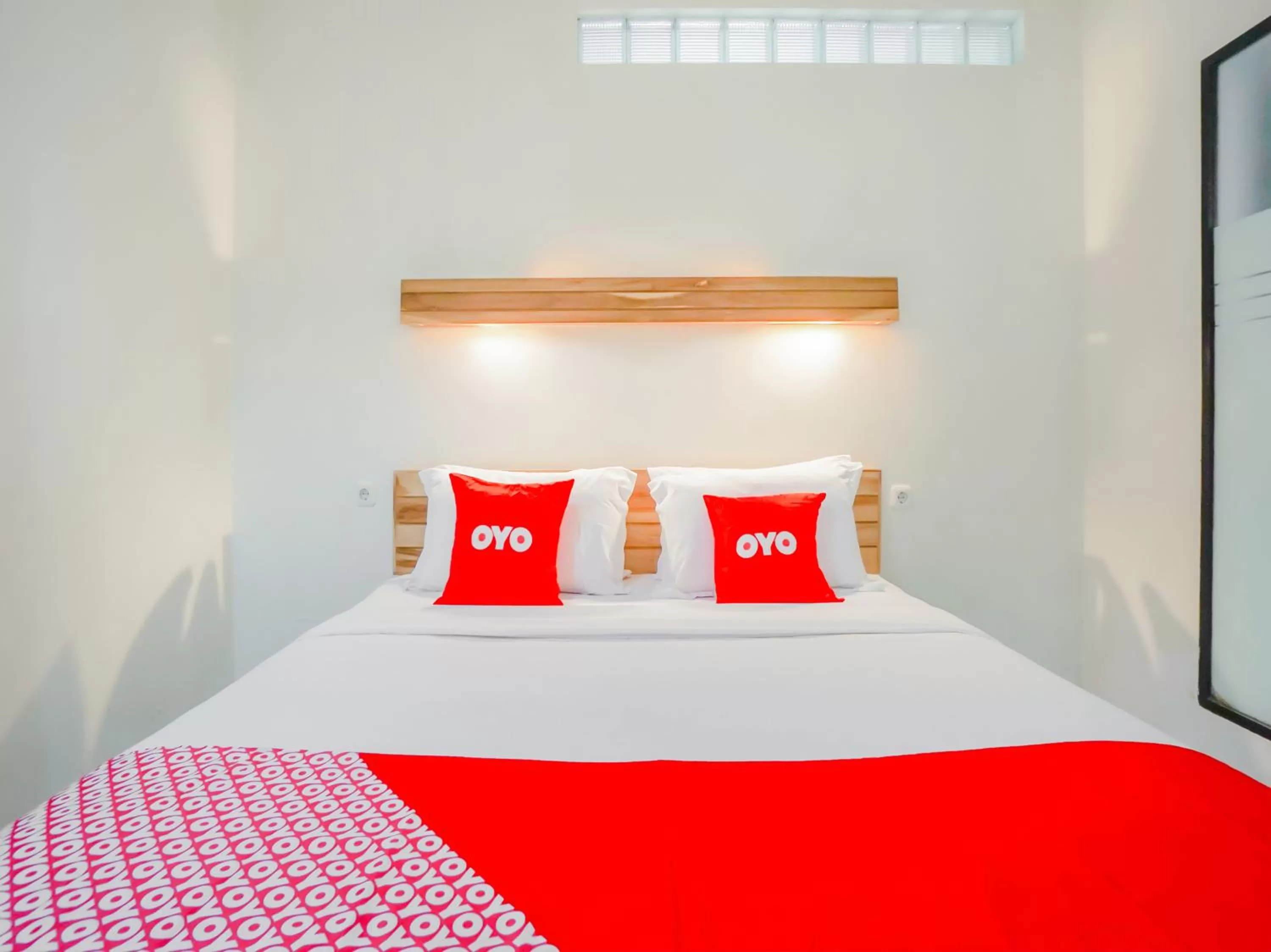 Bedroom in SUPER OYO 90319 Angler Guest House Malang