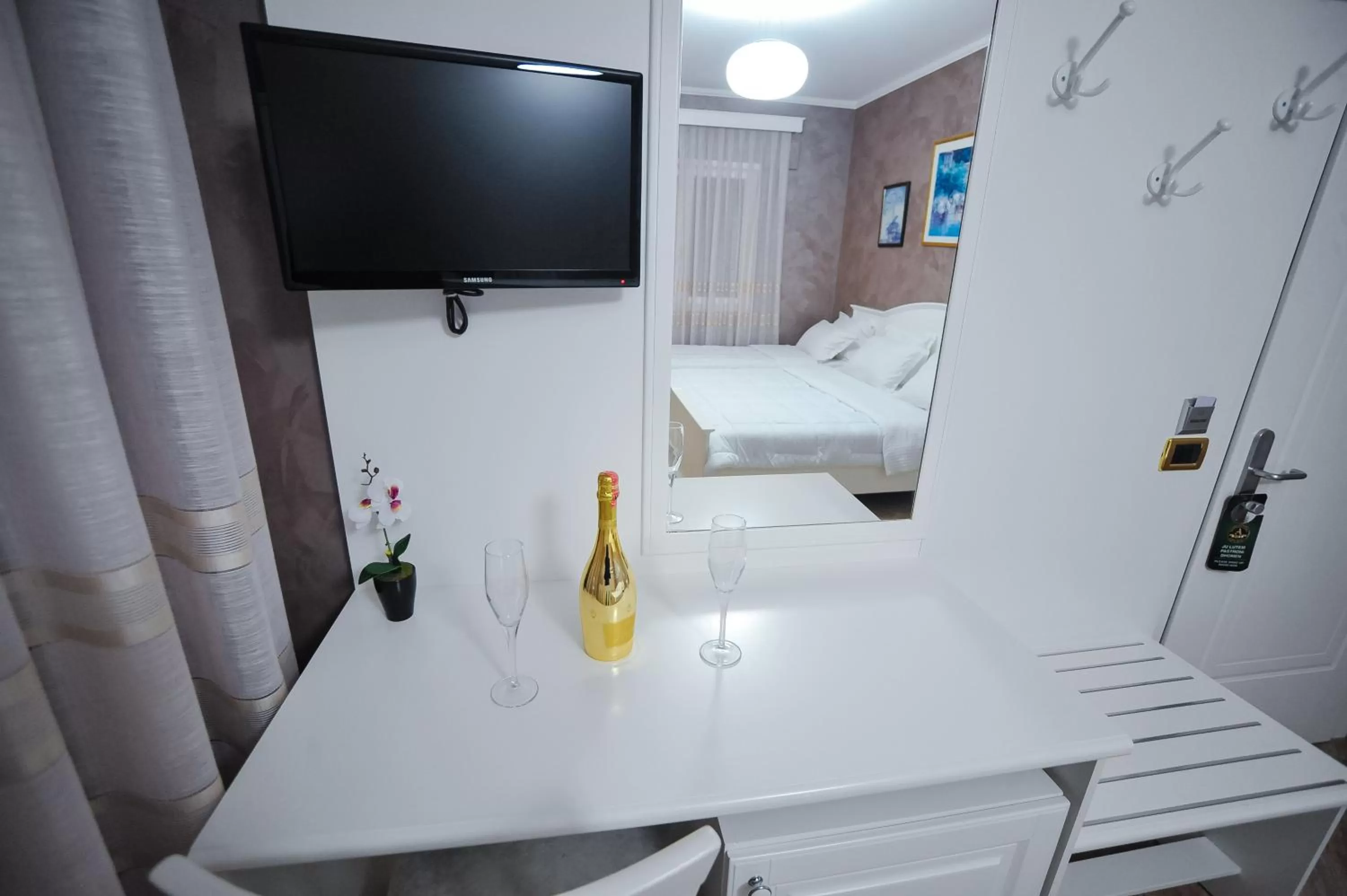 Bedroom, Bed in Iliria Internacional Hotel