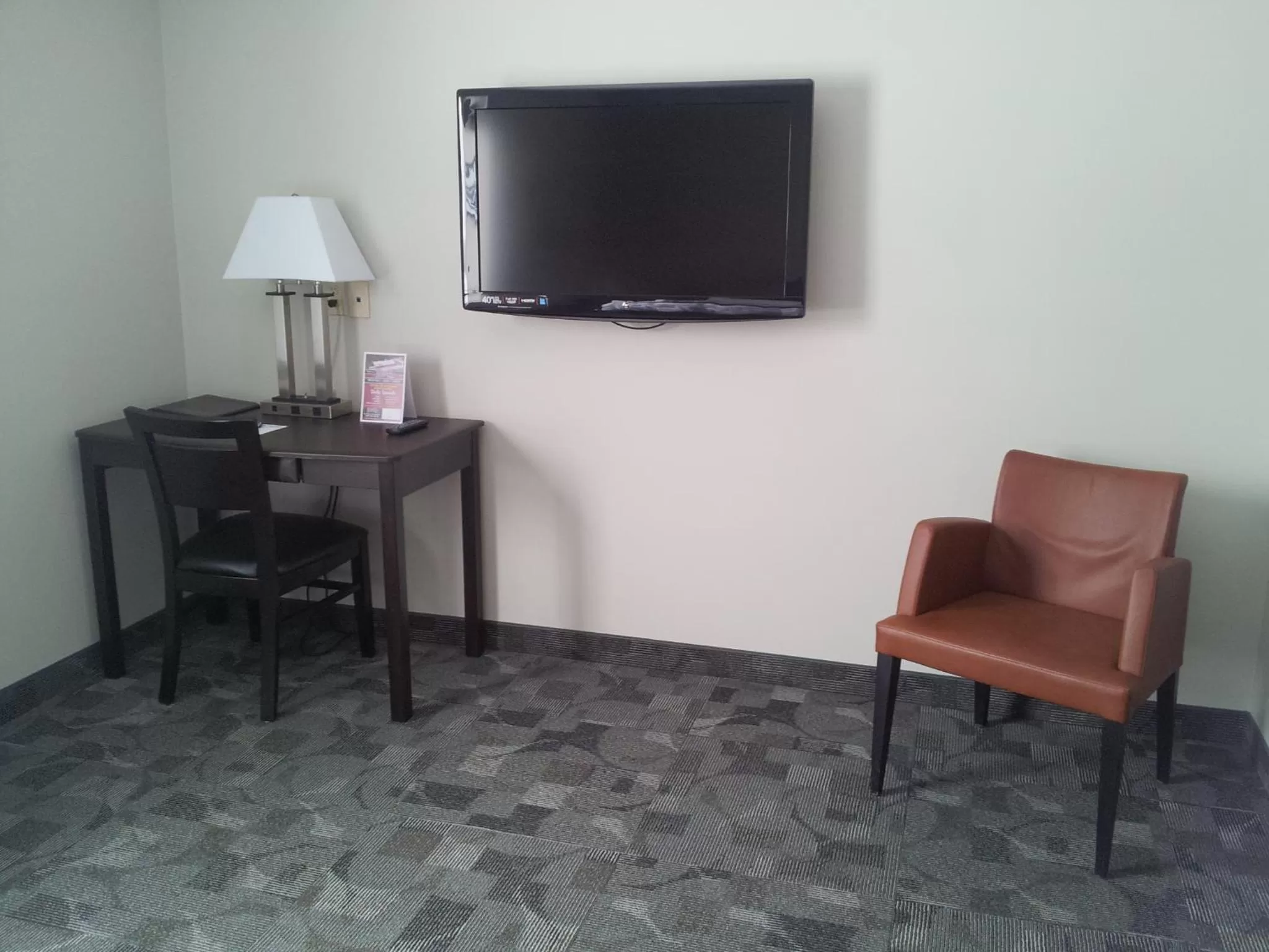 TV and multimedia in Midland Inn & Suites