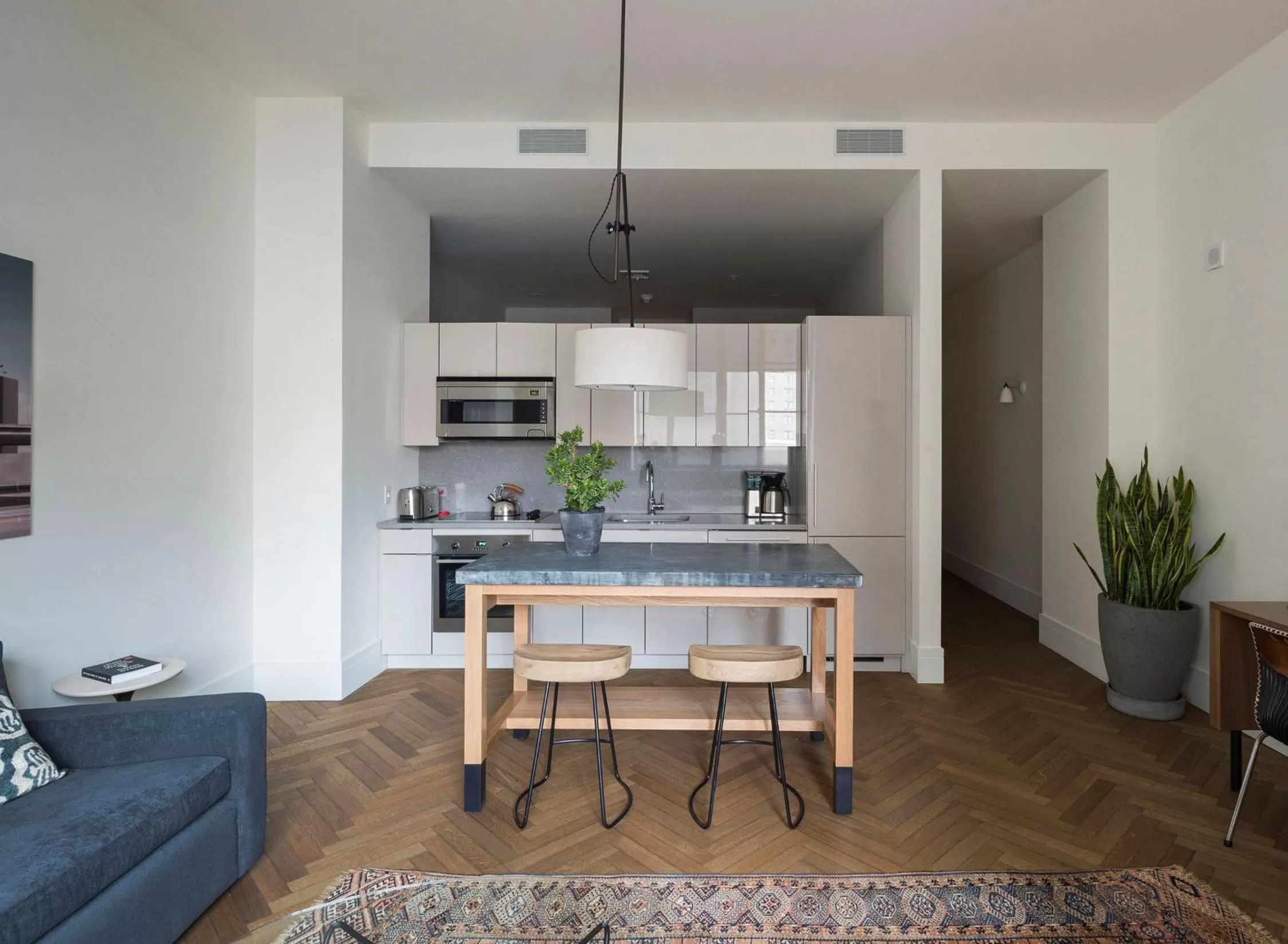 Kitchen or kitchenette, Dining Area in ROOST Midtown