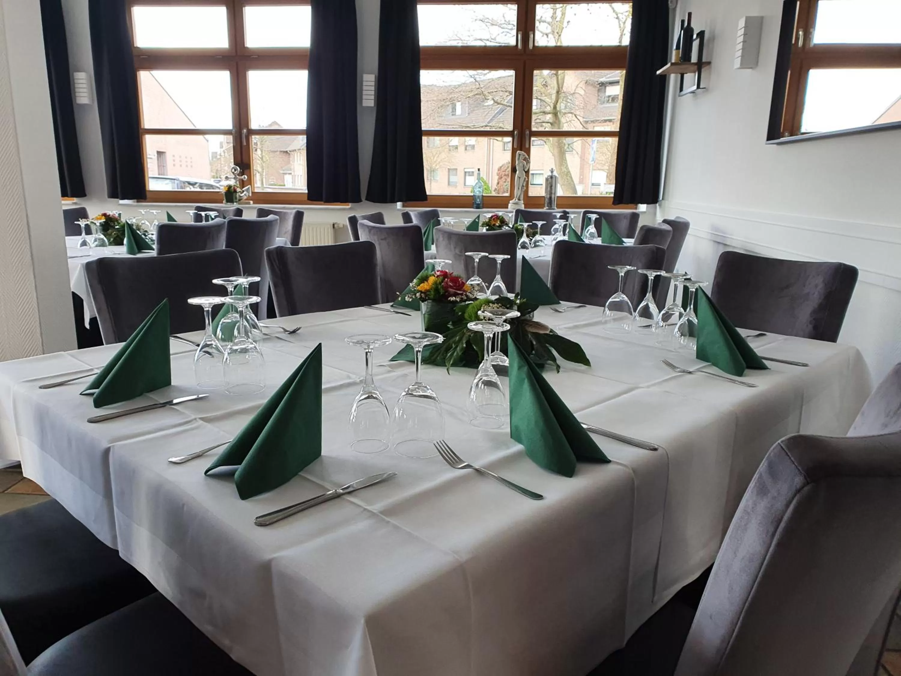 Restaurant/places to eat in Olympia Hotel & Restaurant