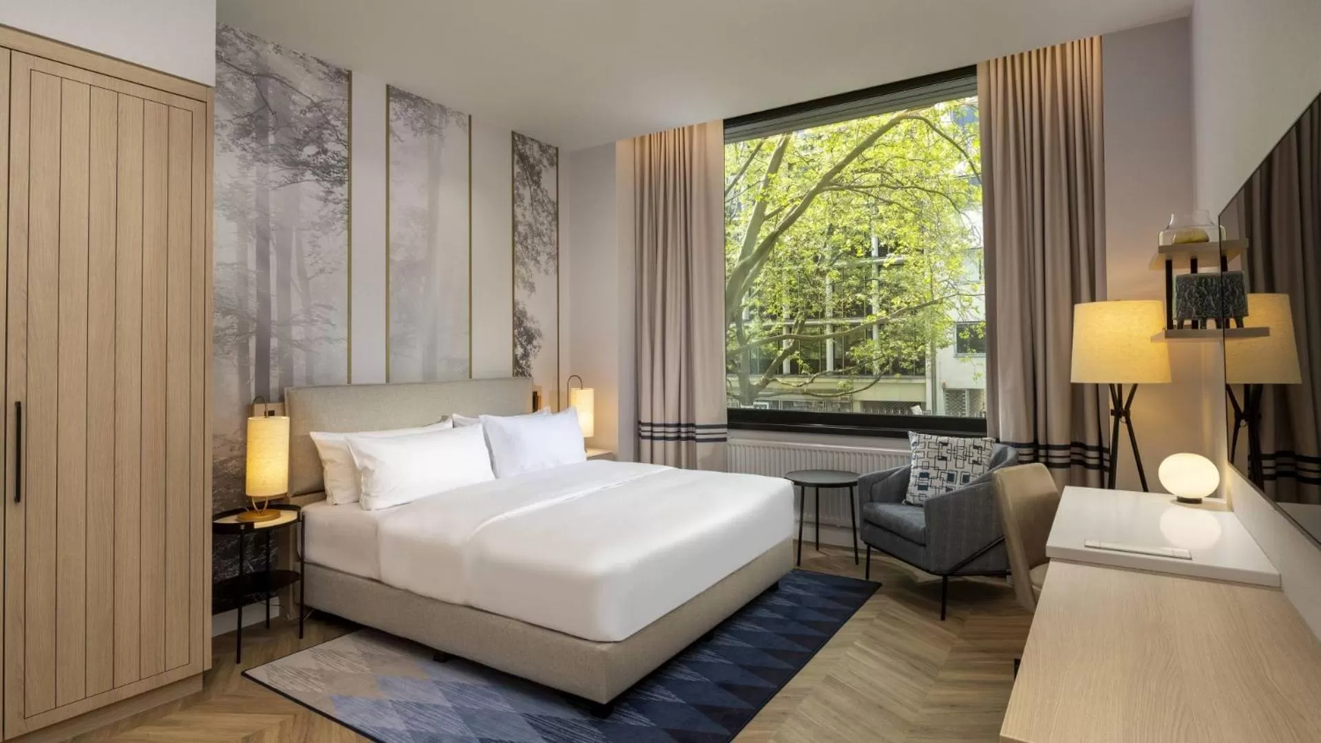 Bed in DoubleTree by Hilton Berlin Ku'damm