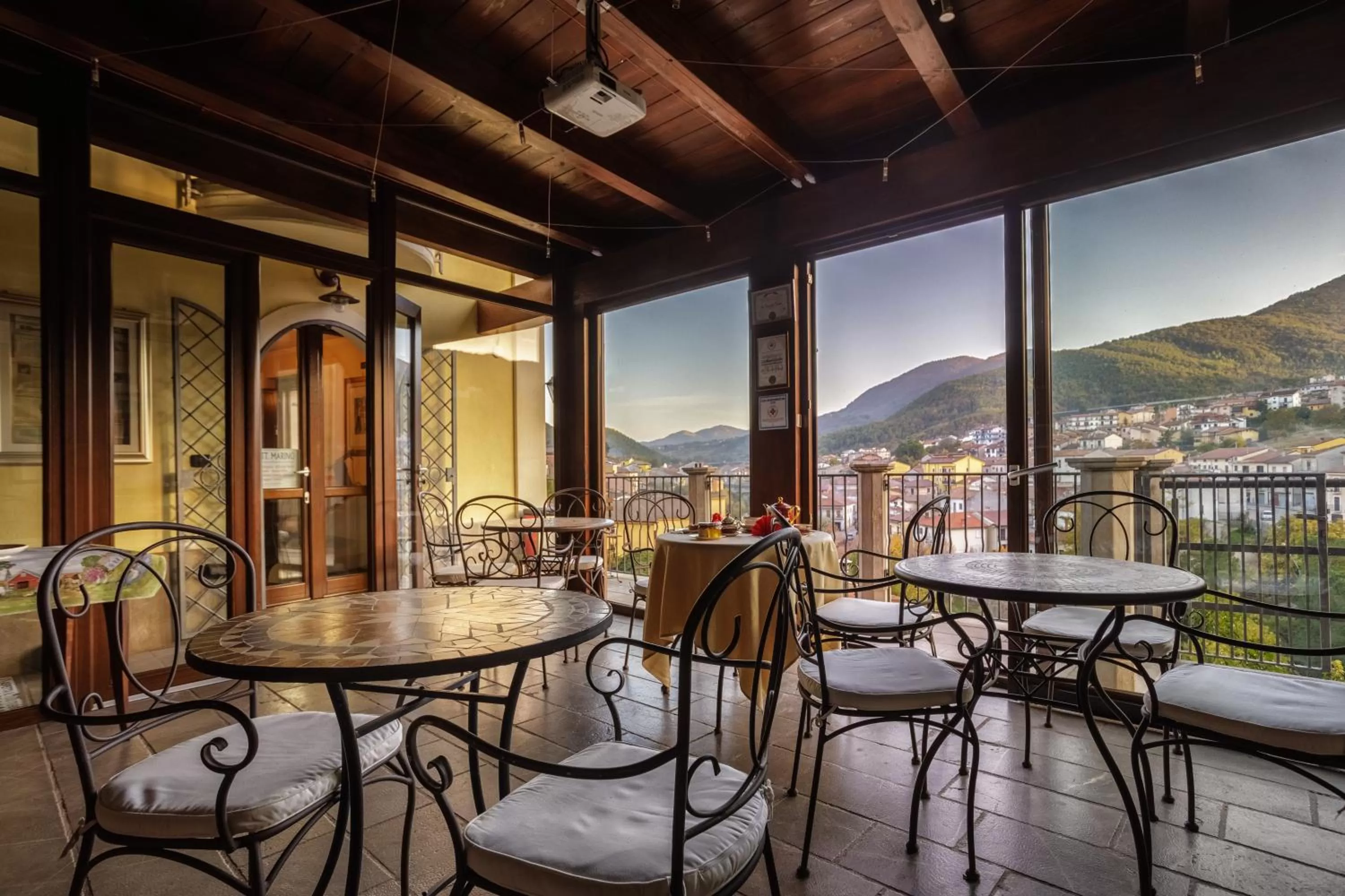Dining area in B&B La Voce del Fiume Dimora storica di Charme