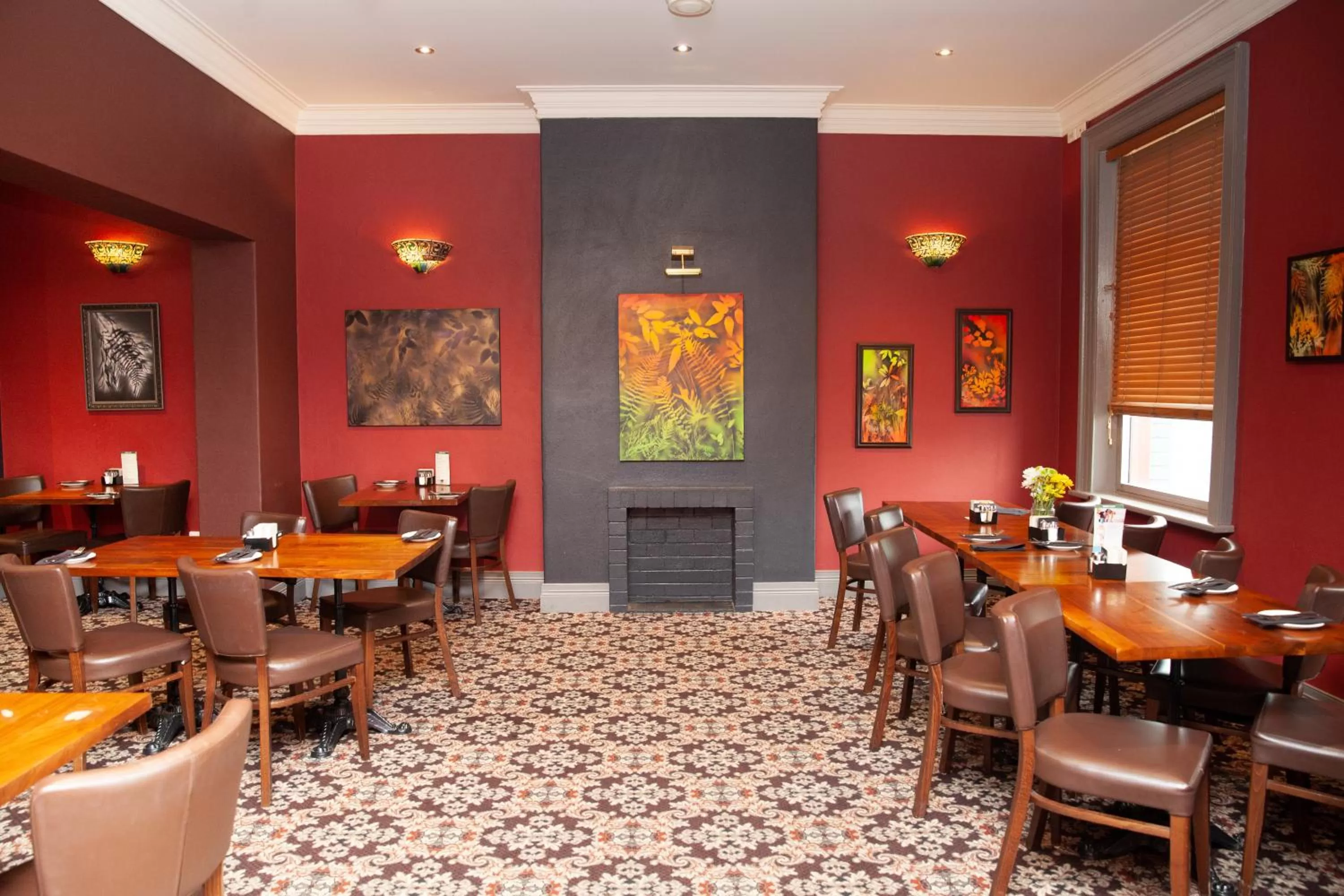Restaurant/places to eat in Royal Hotel Singleton
