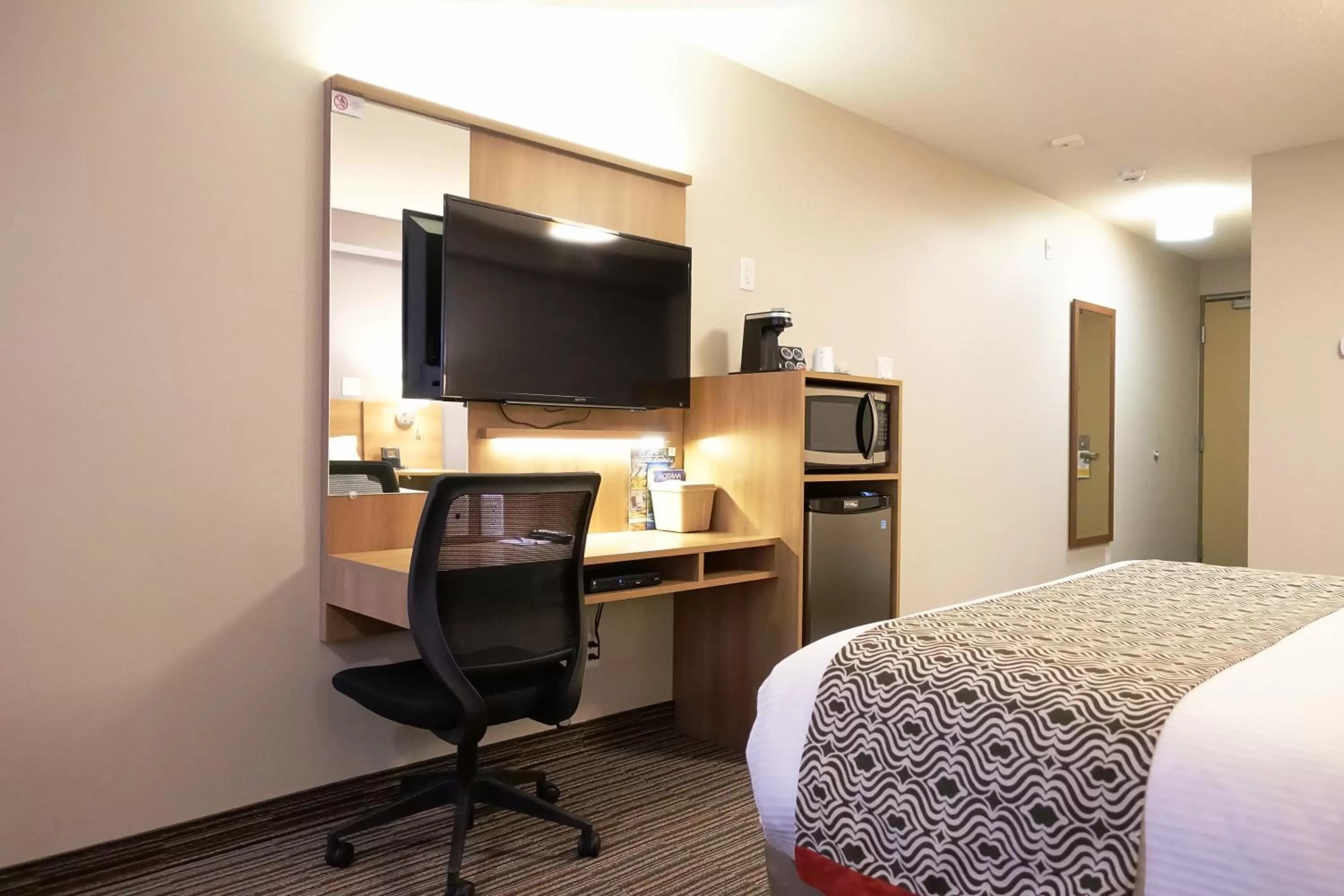 Bed in Microtel Casselman