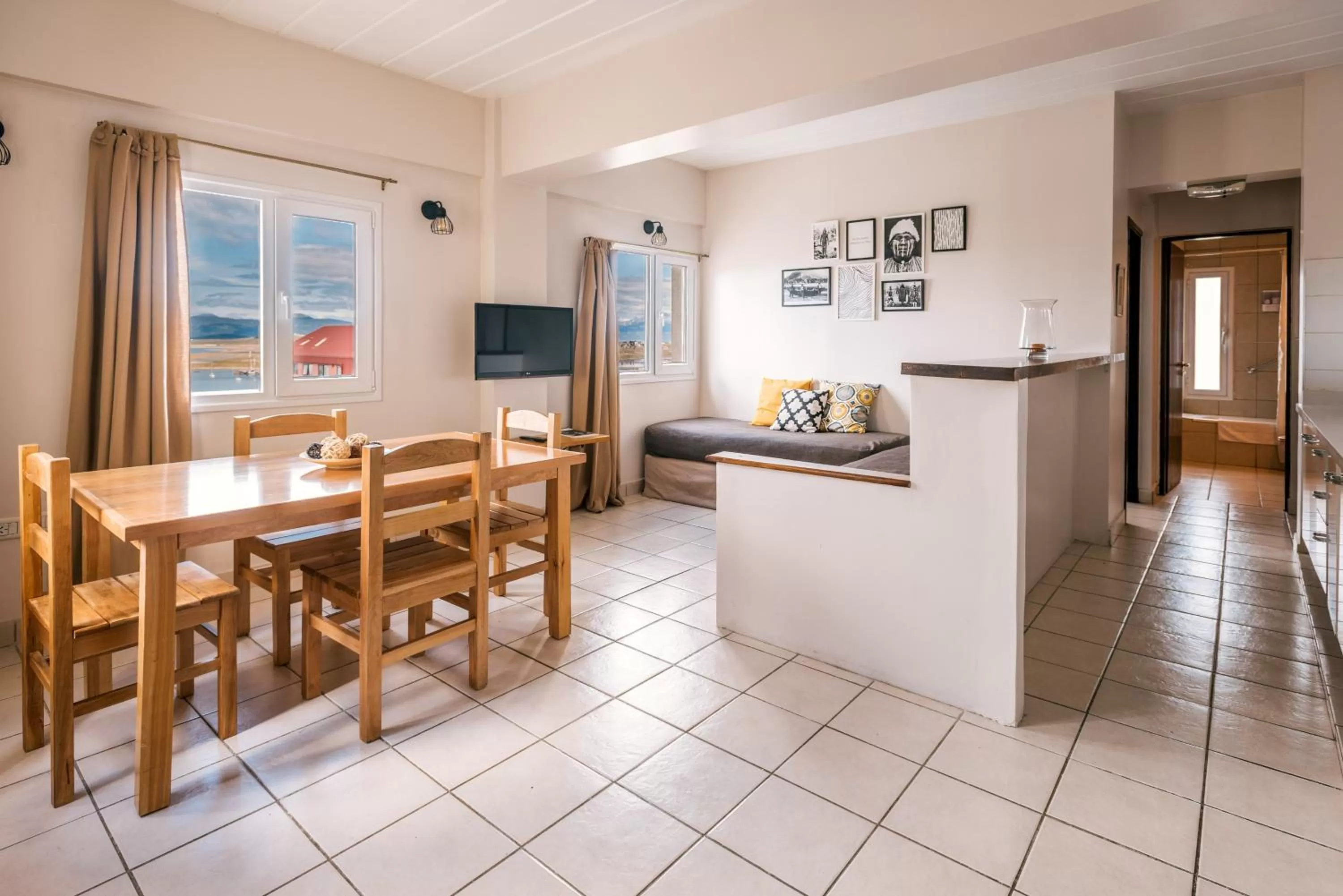 TV and multimedia, Dining Area in Riviera Fueguina Apartments