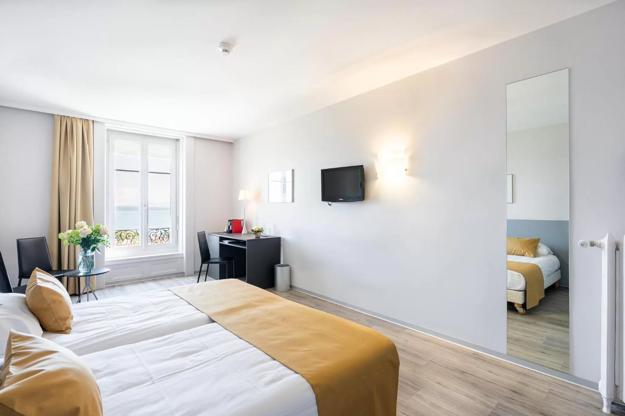 Bedroom, Bed in Hôtel Alpes & Lac