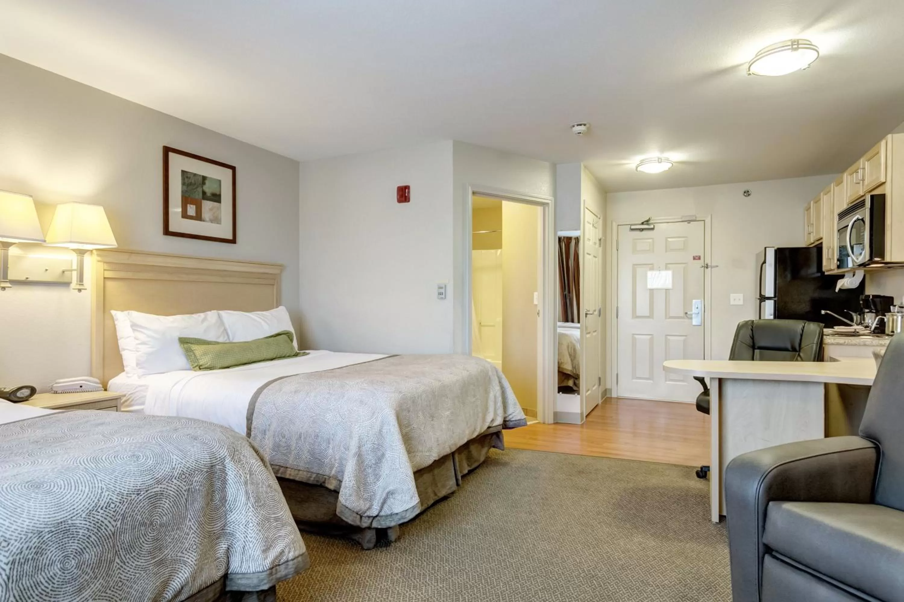 Photo of the whole room, Bed in Candlewood Suites Paducah by IHG