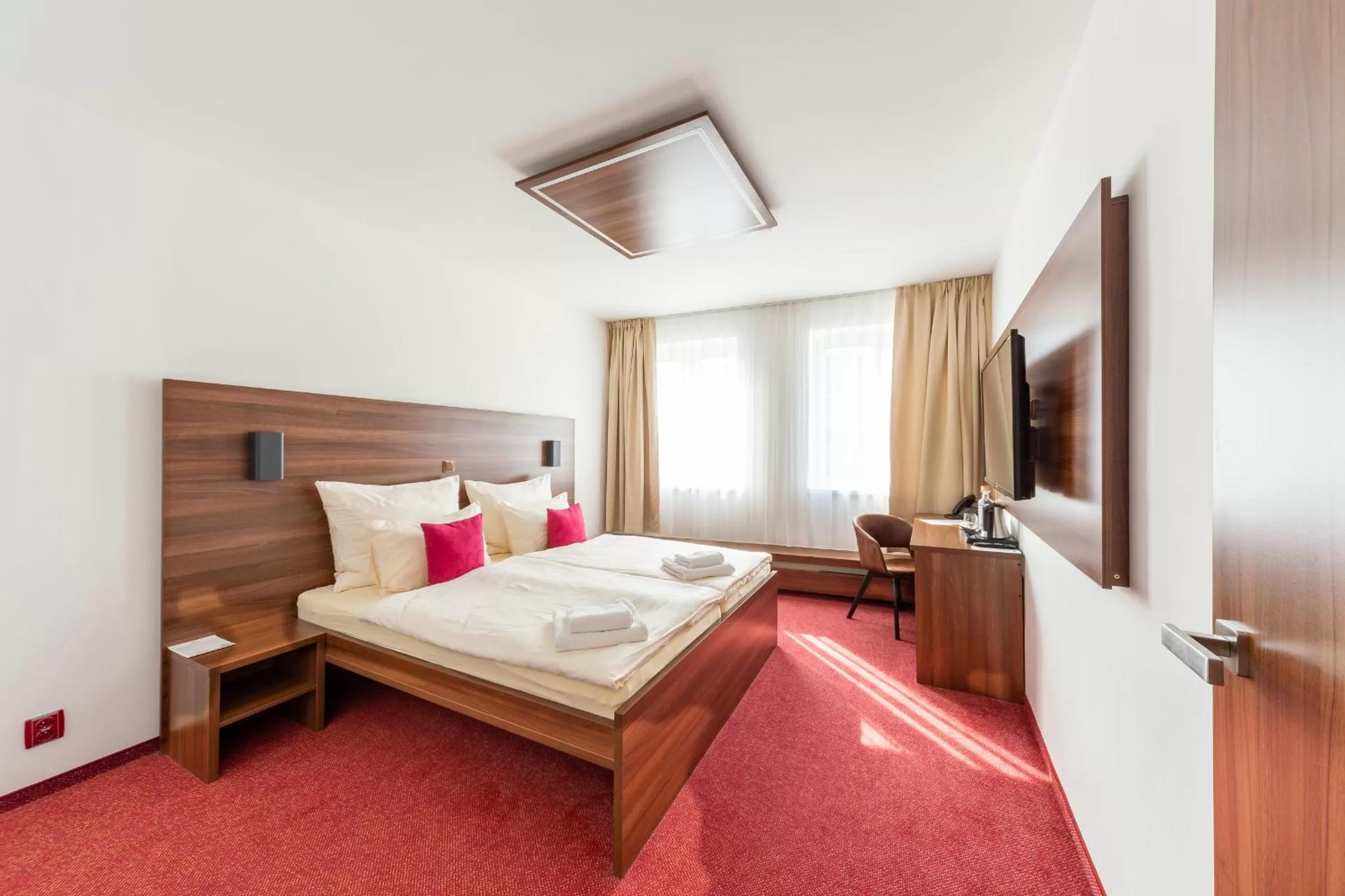 Bedroom, Bed in Bohemia Inn Hotel