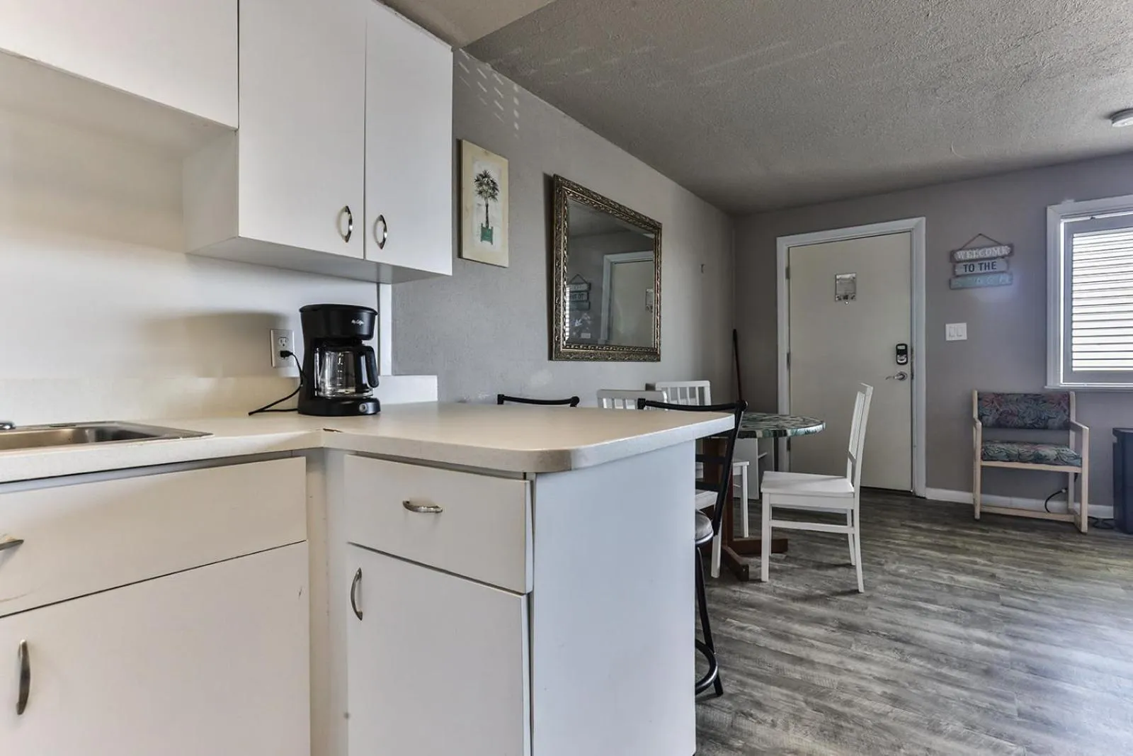 Kitchen or kitchenette in Coastal Waters