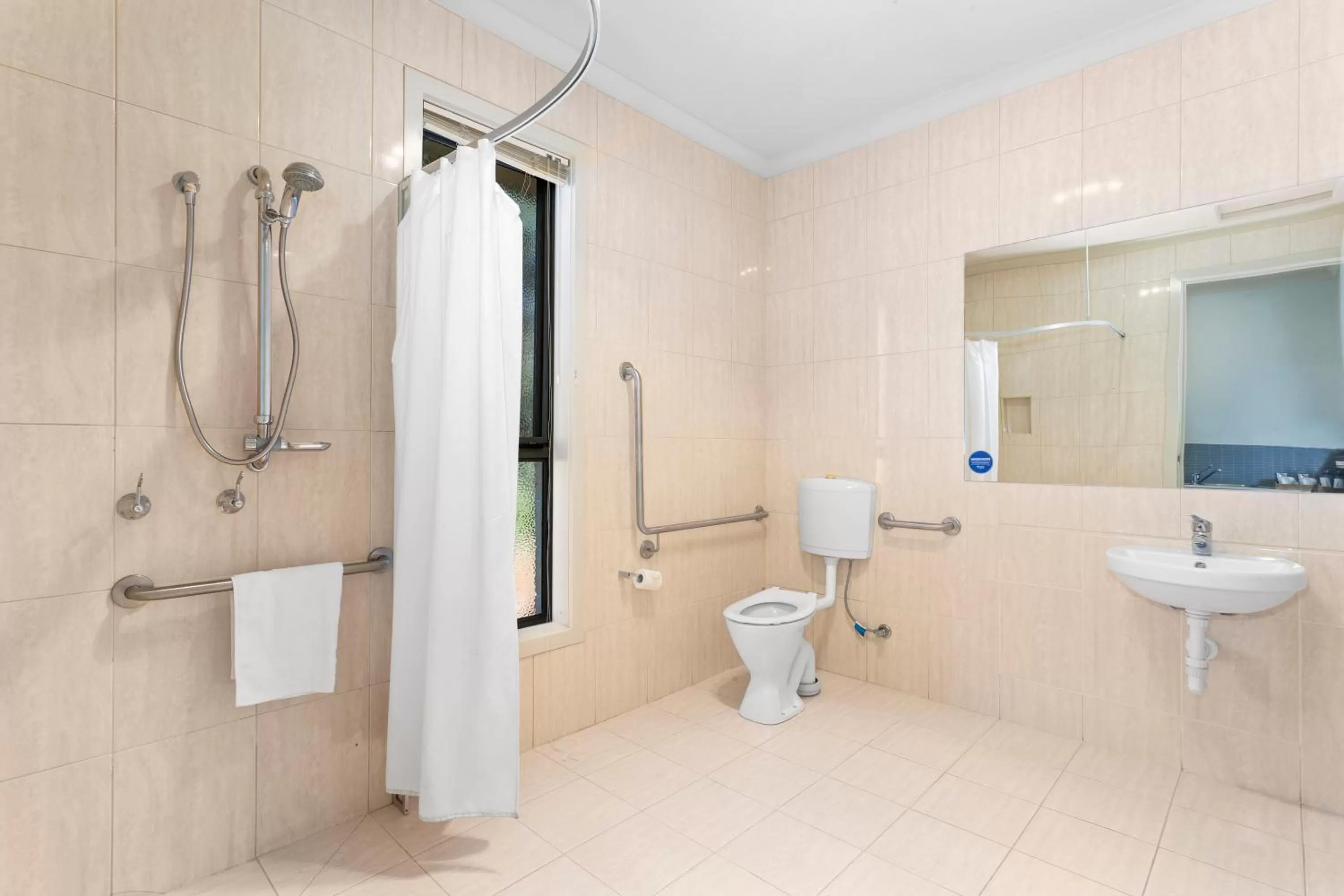 Toilet in Quality Hotel Point Cook