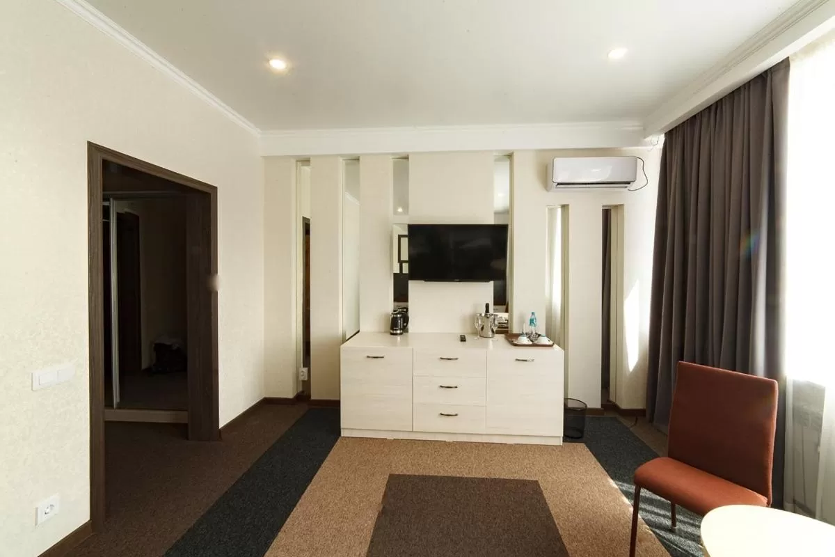 Photo of the whole room in Meridian