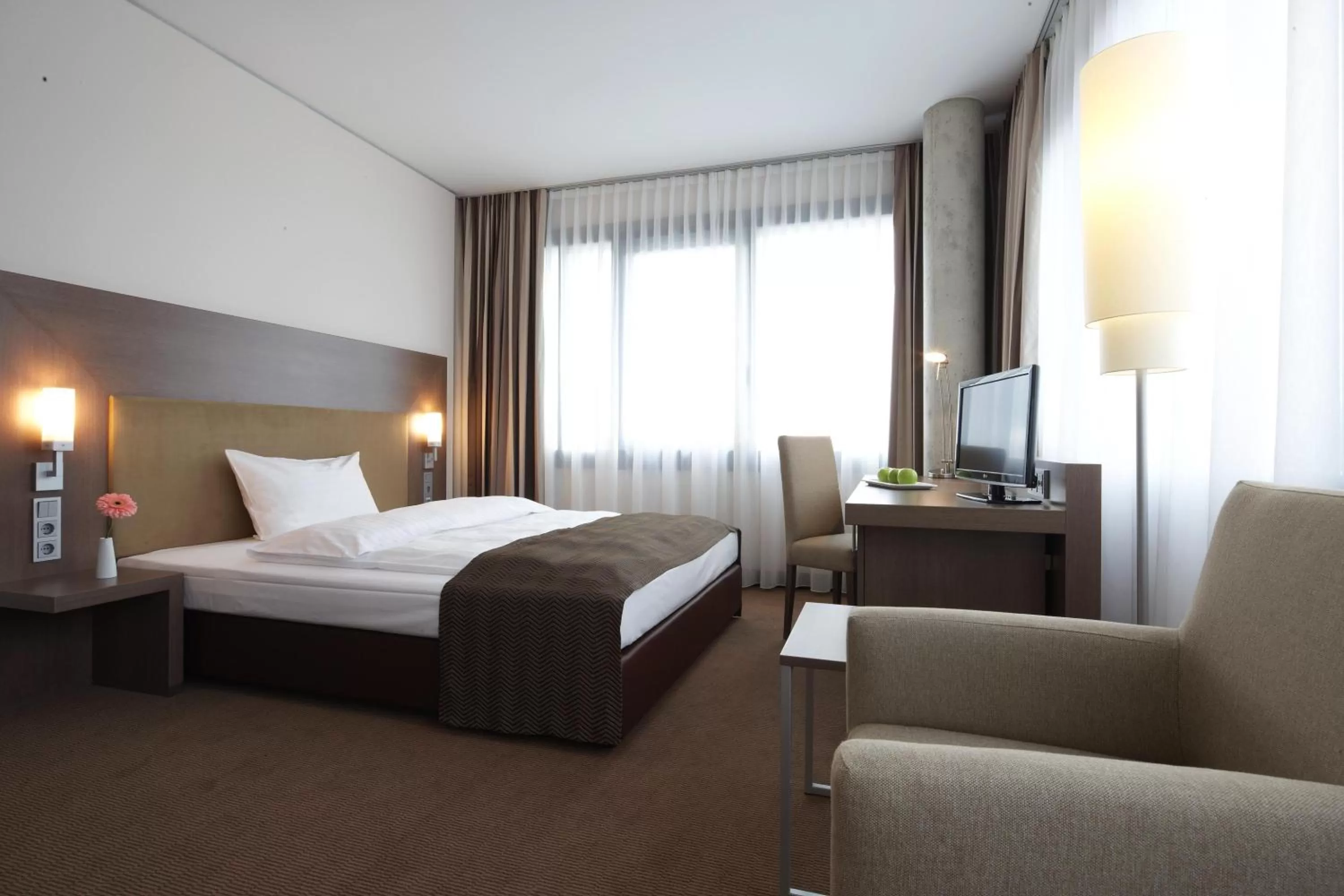 Photo of the whole room, Bed in IntercityHotel Mannheim