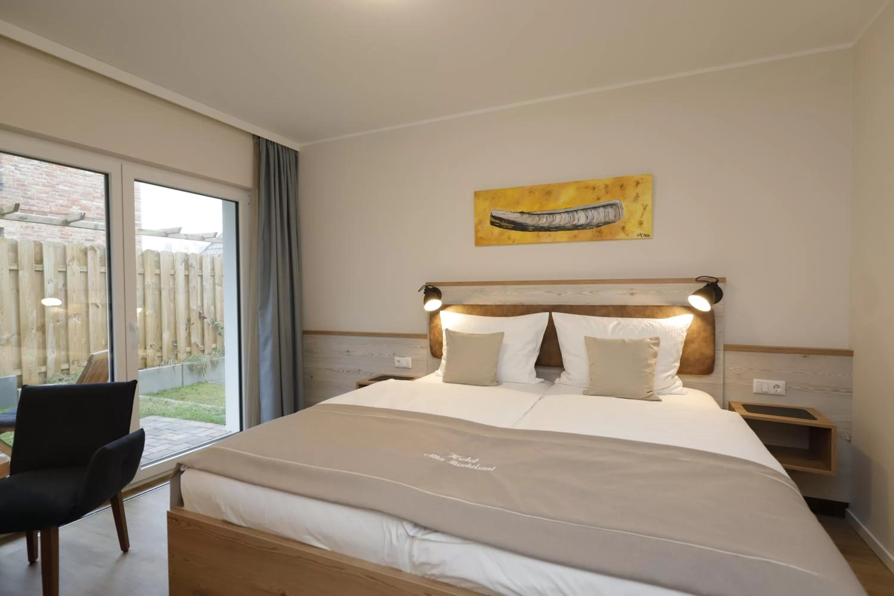 Photo of the whole room, Bed in Hotel Alter Muschelsaal