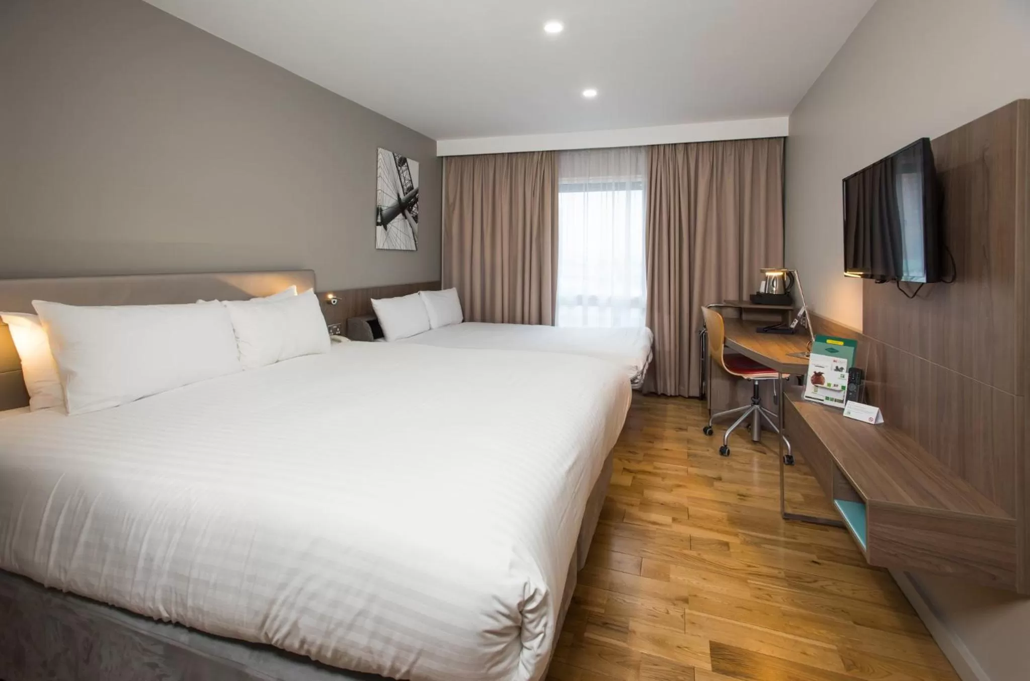 Photo of the whole room, Bed in Holiday Inn London West by IHG