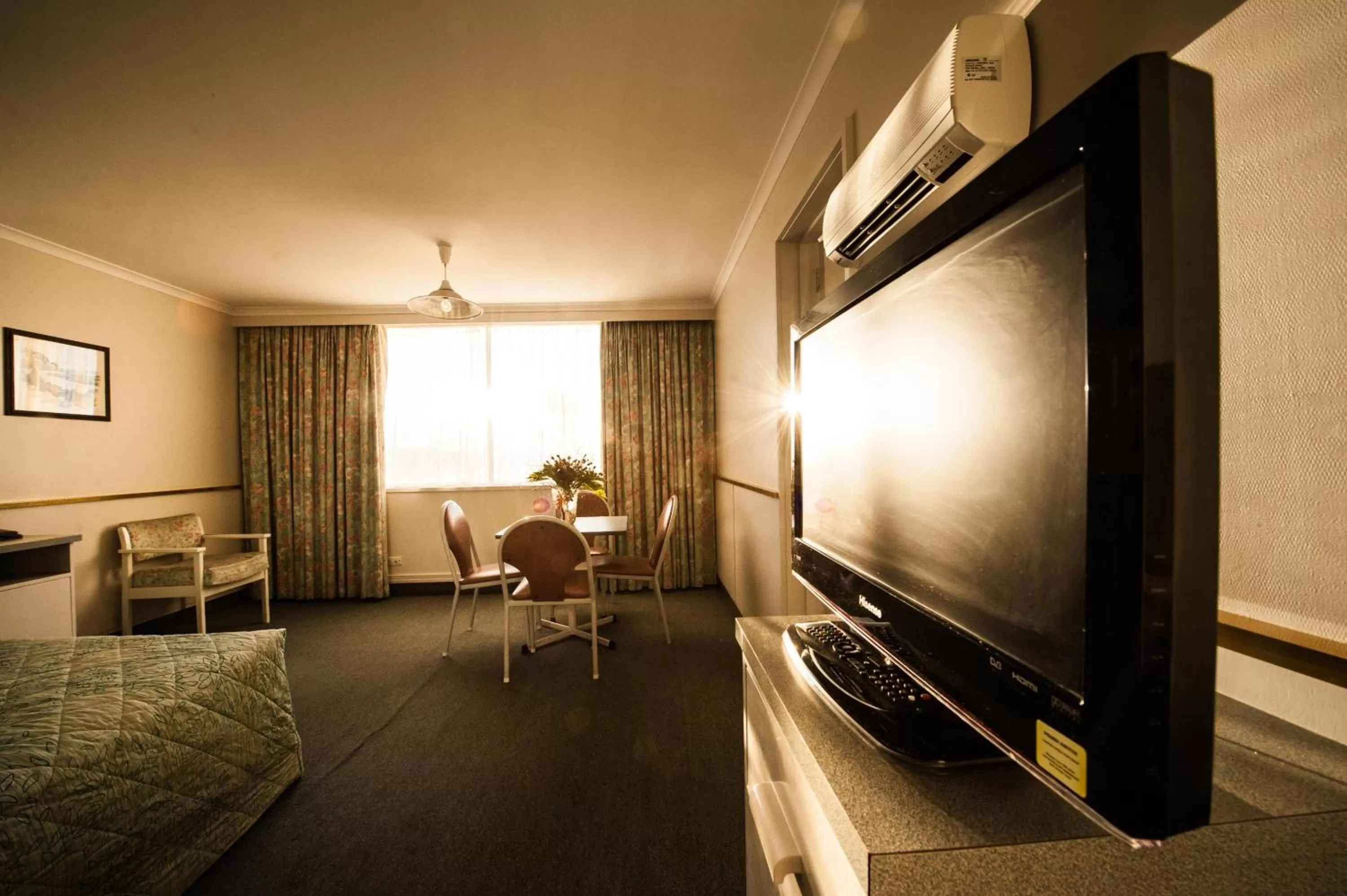 TV and multimedia in Parklane Motel