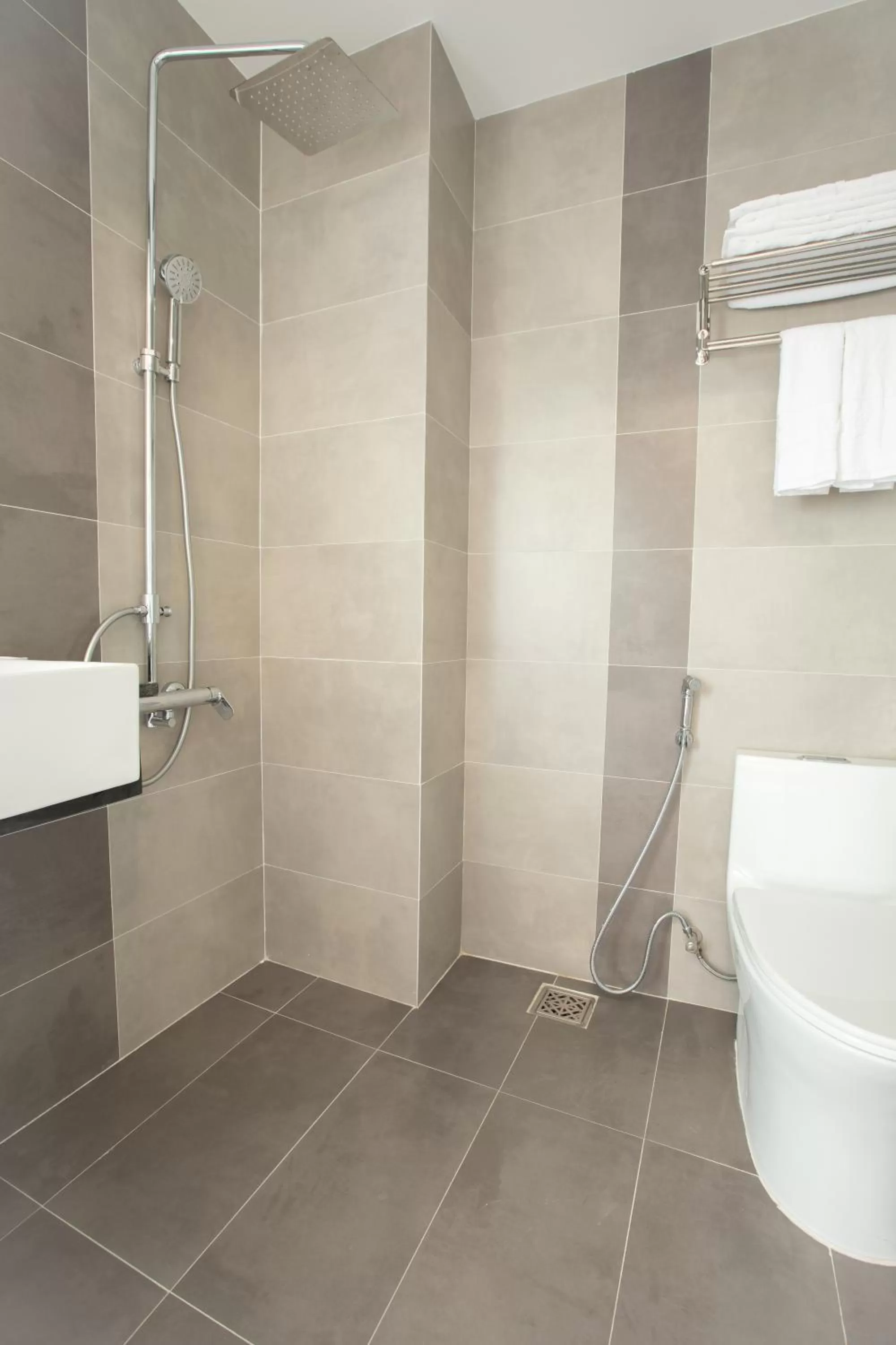 Bathroom in QUE HUONG HOTEL