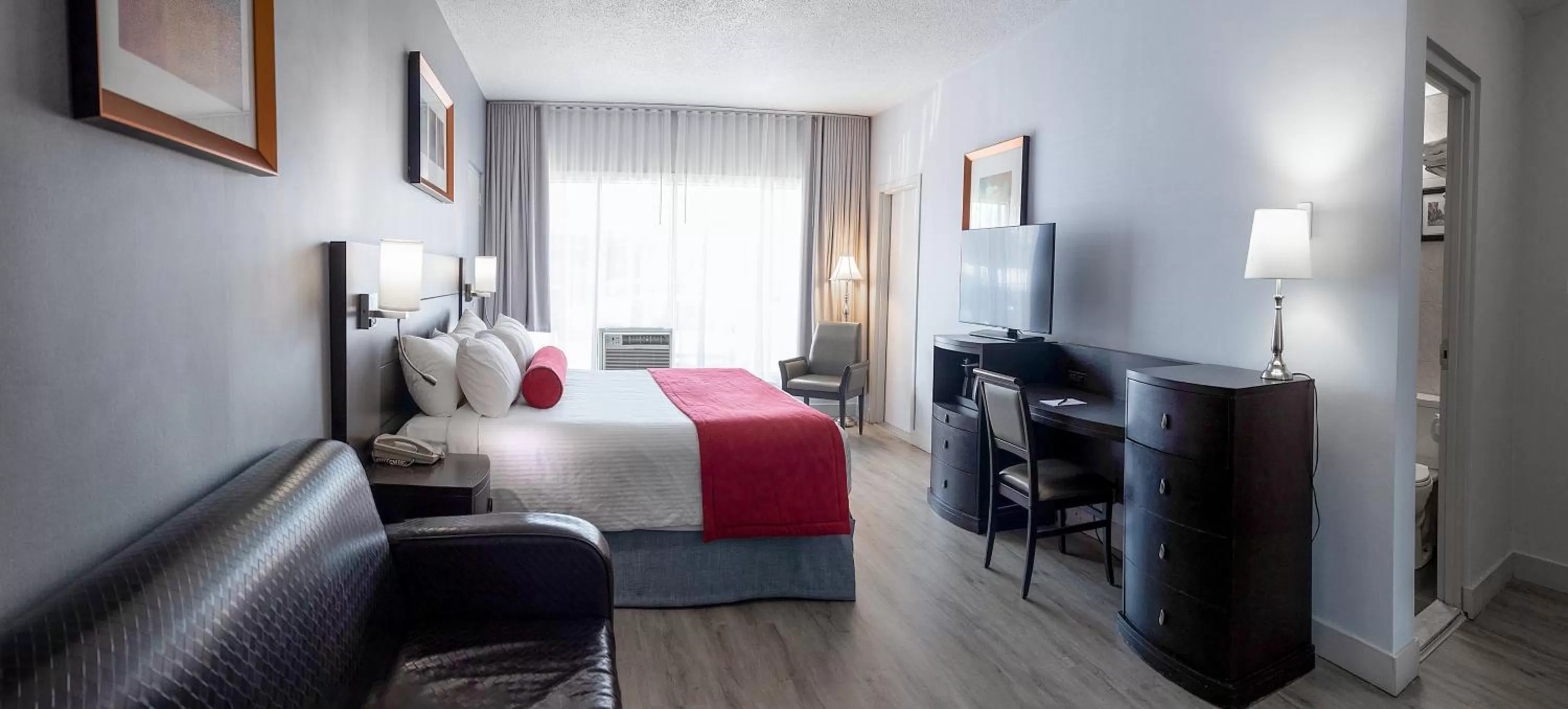 Bed in Auberge Royal Versailles