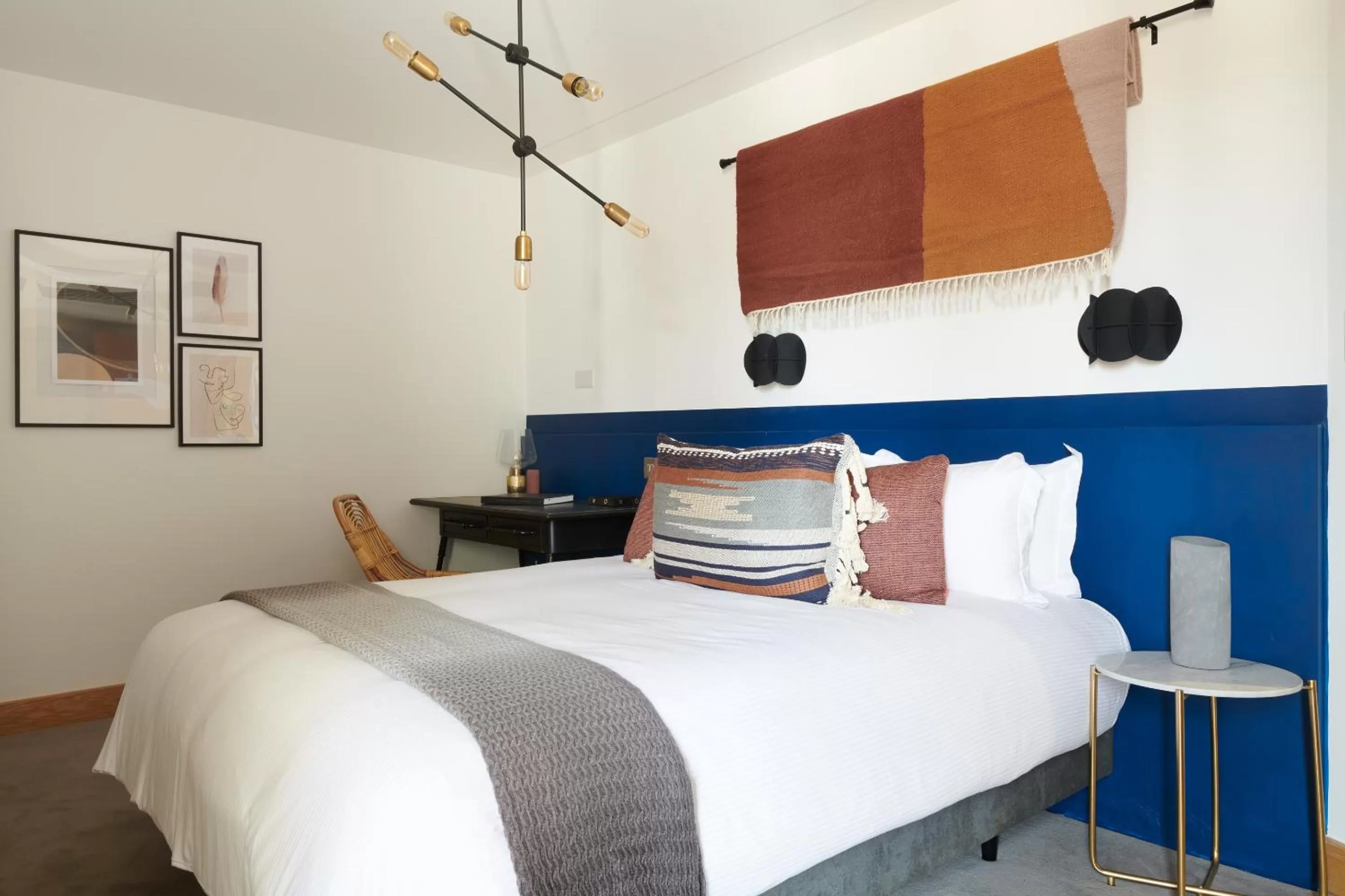 Living room, Bed in Sonder Edgware Road