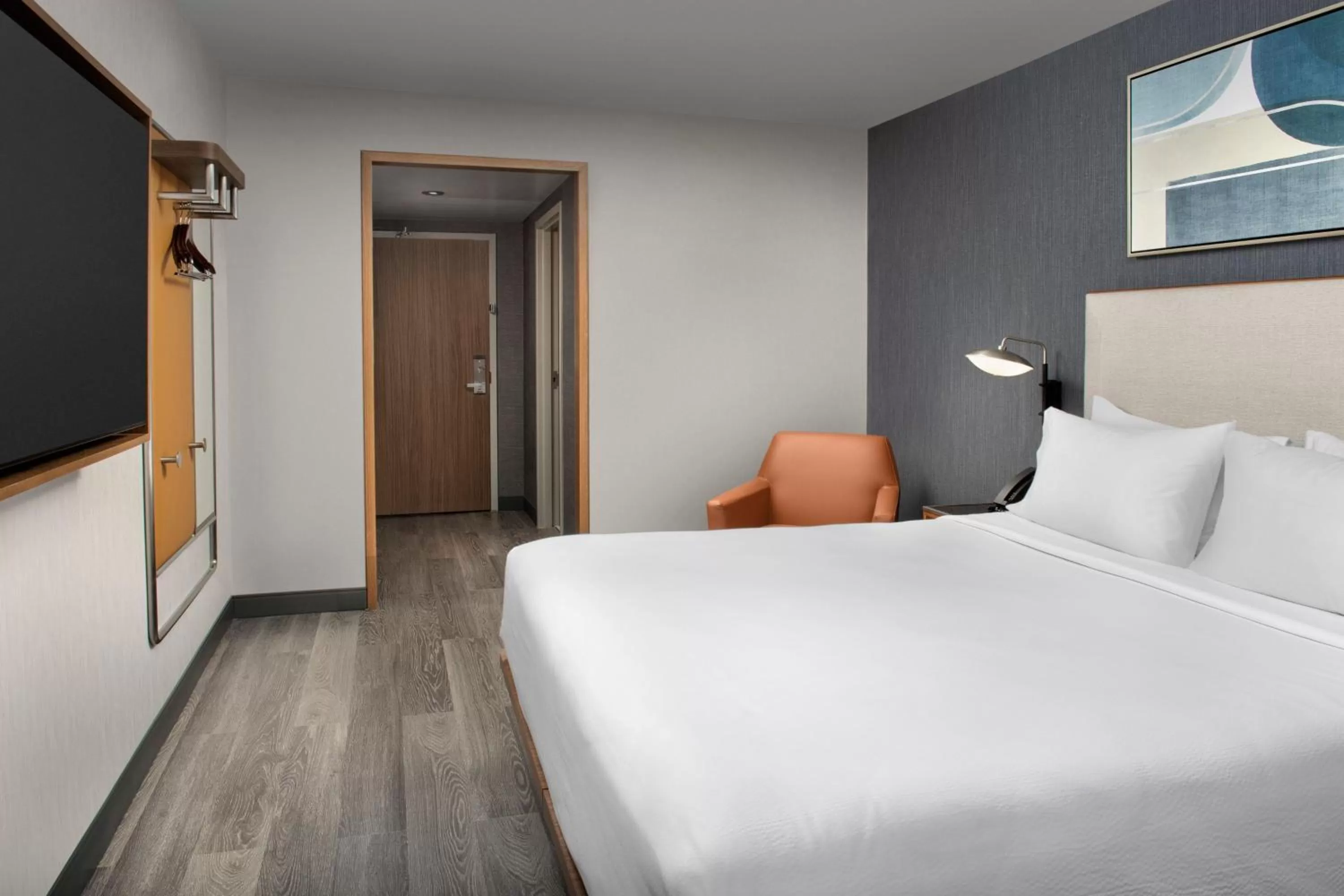 Photo of the whole room, Bed in Courtyard by Marriott Washington, DC Dupont Circle