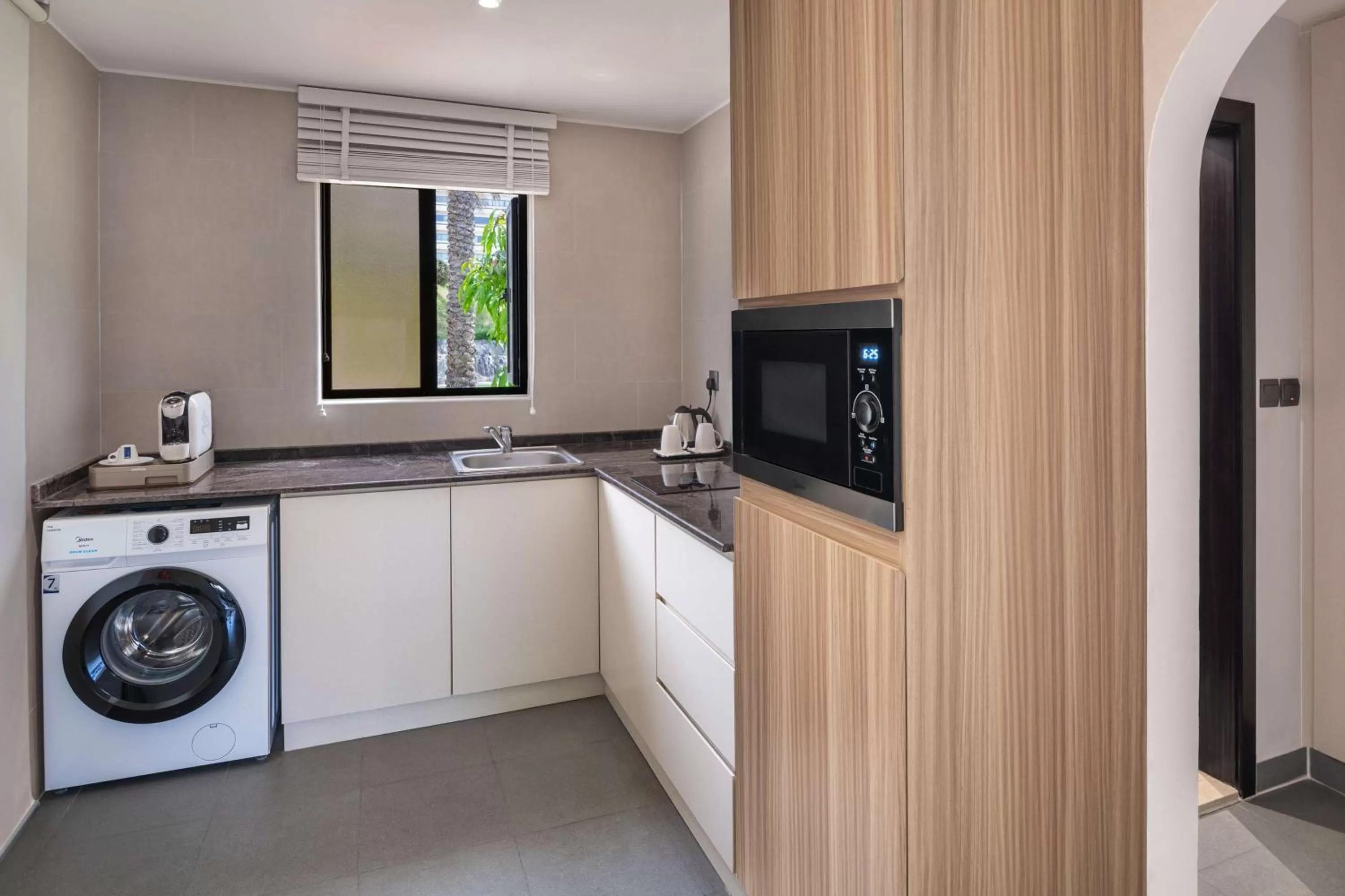 Kitchen or kitchenette in Radisson Blu Hotel & Resort, Al Ain