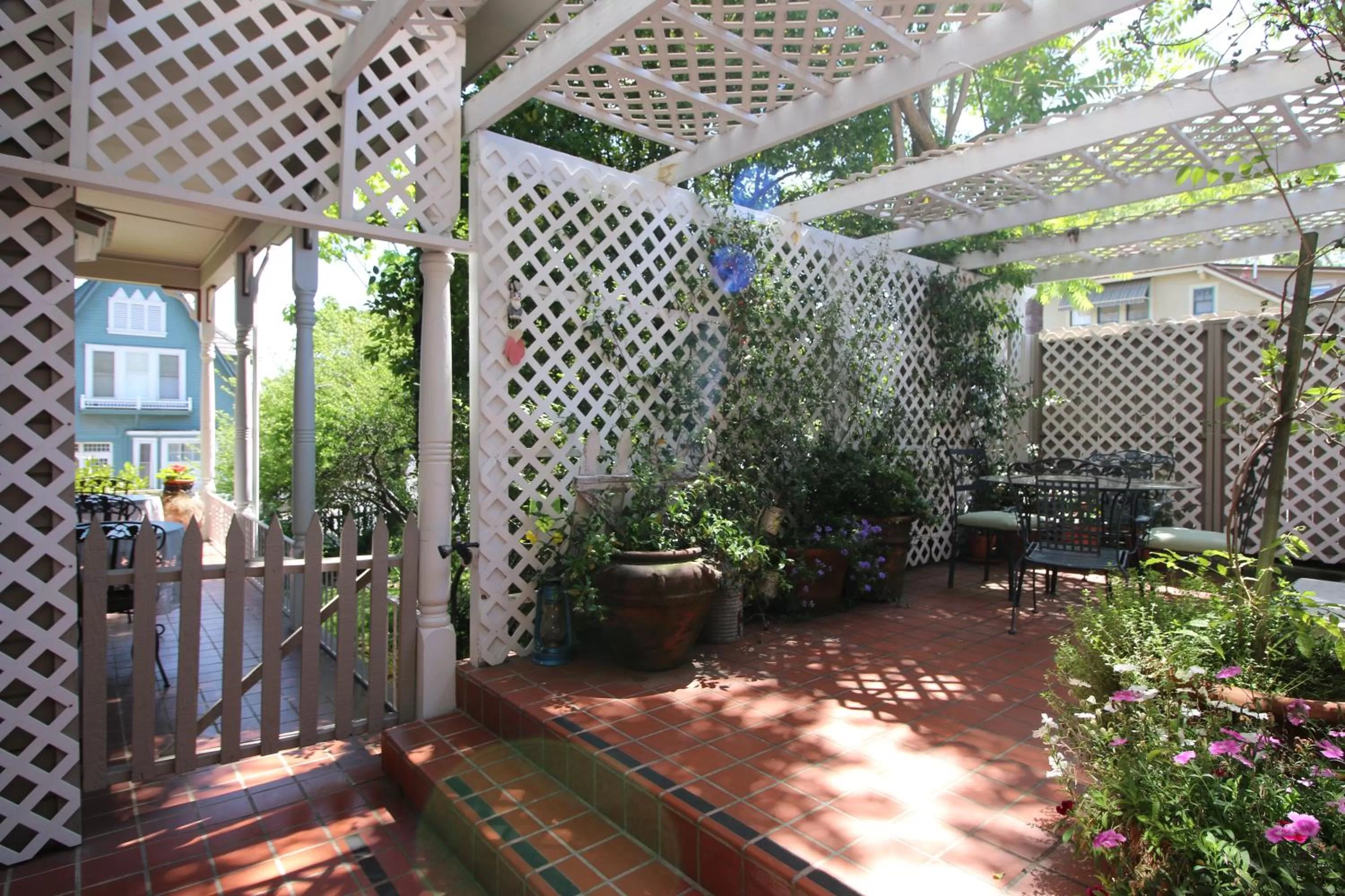Patio in Bradford Place Inn (California)