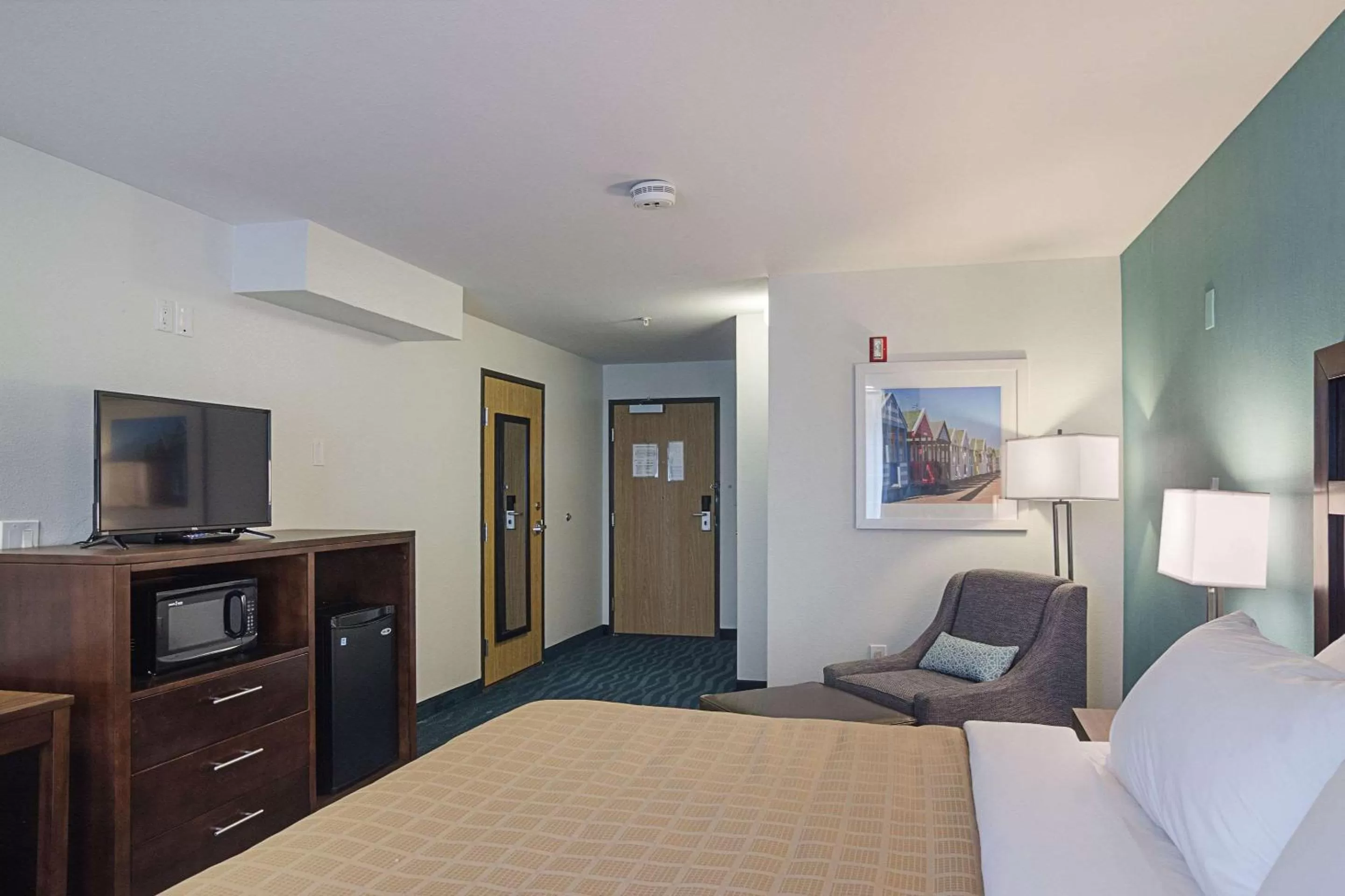 Photo of the whole room, Bed in Quality Inn Seaside Oregon Coast