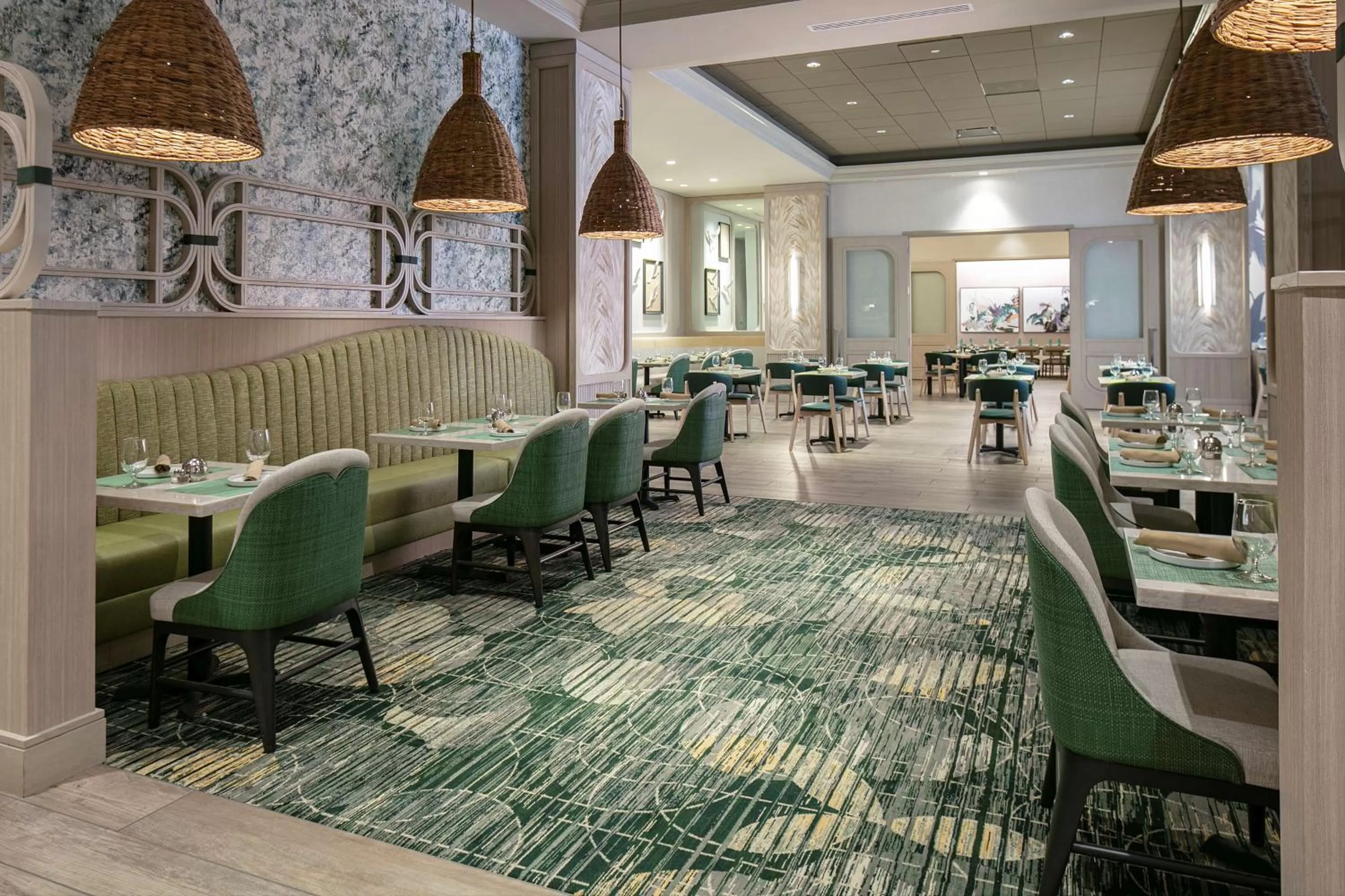 Restaurant/places to eat in Hilton St. Petersburg Carillon Park