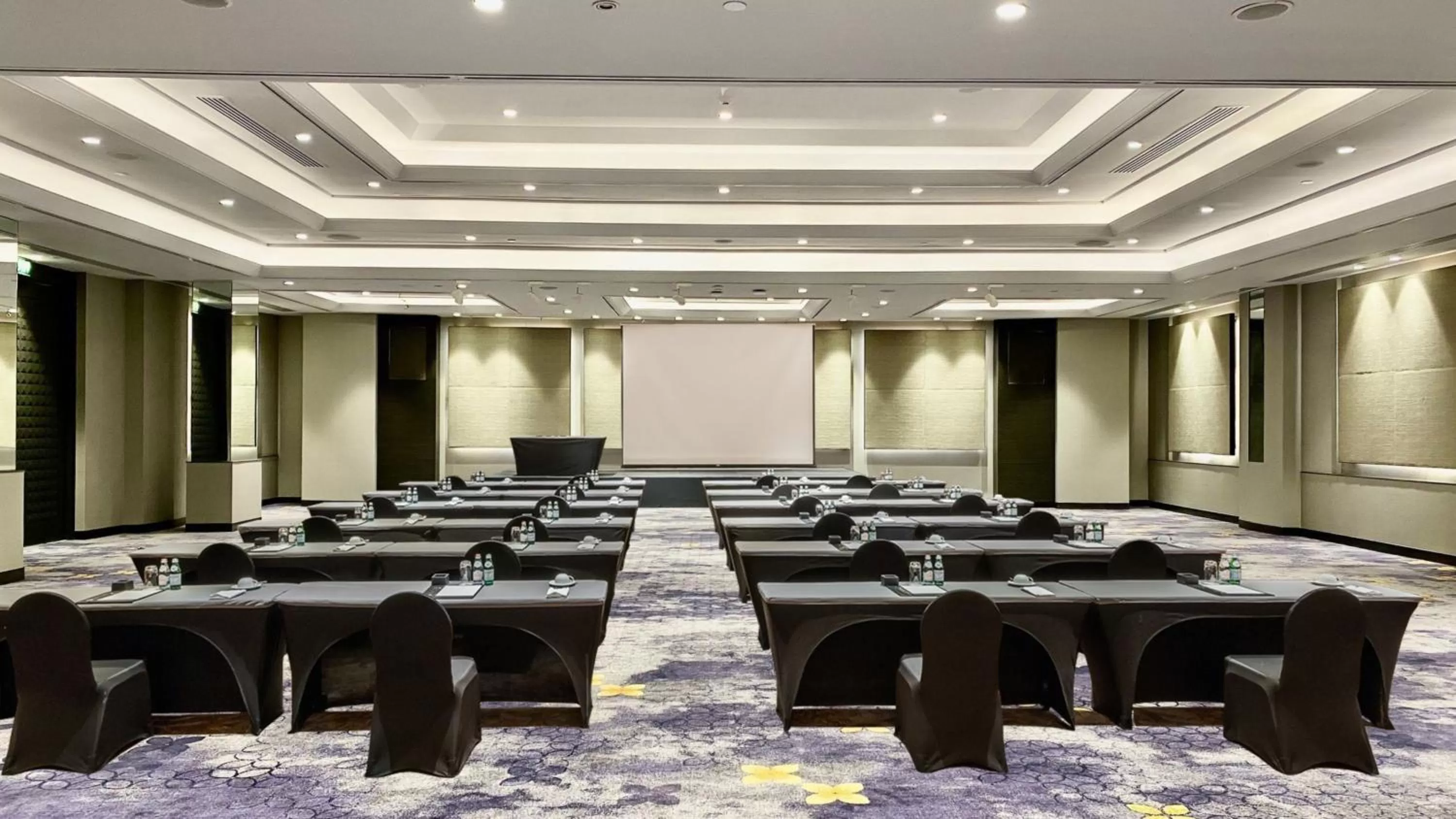 Meeting/conference room in Holiday Inn Bangkok by IHG