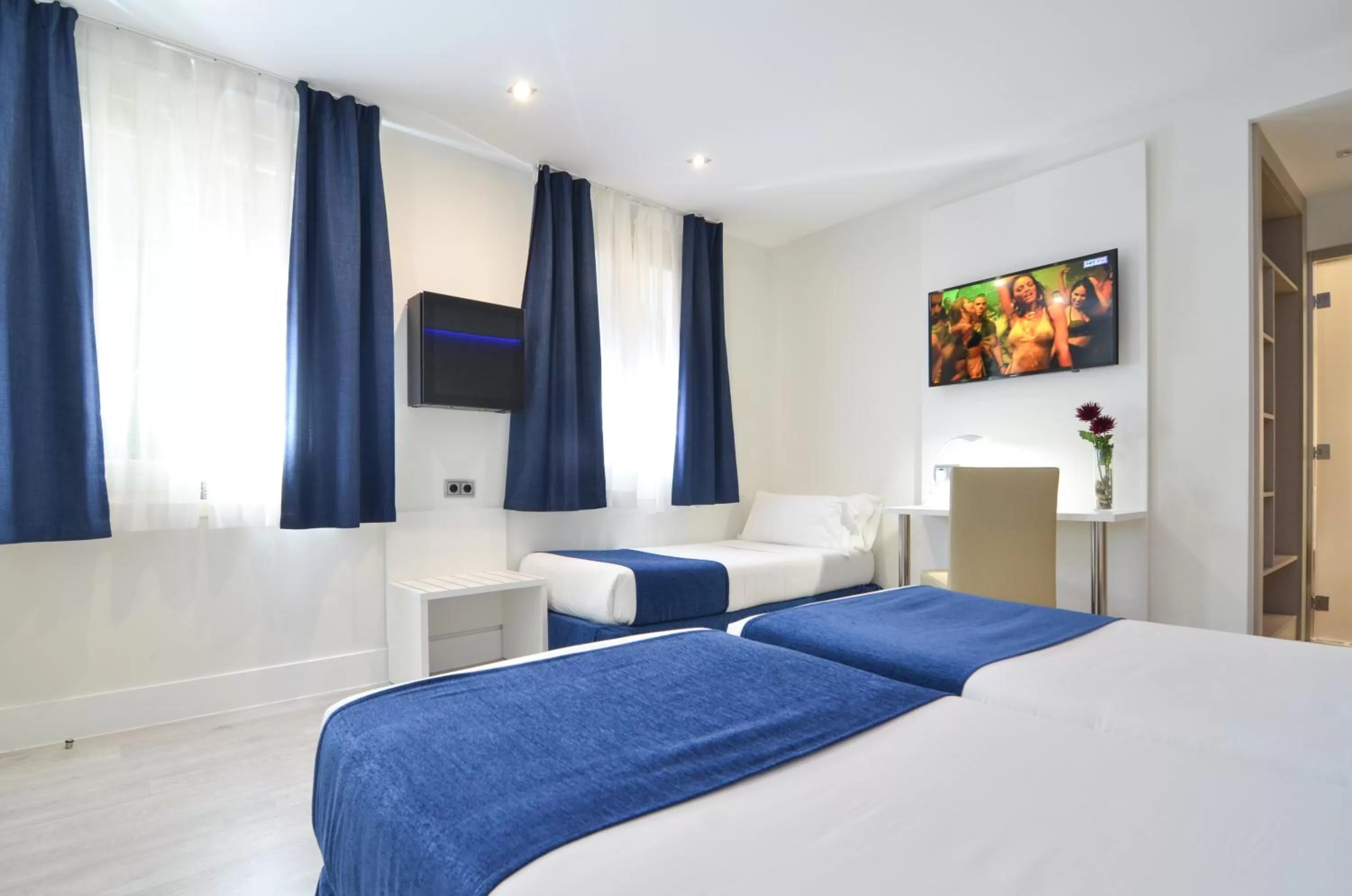 Photo of the whole room, Bed in Hotel Miau