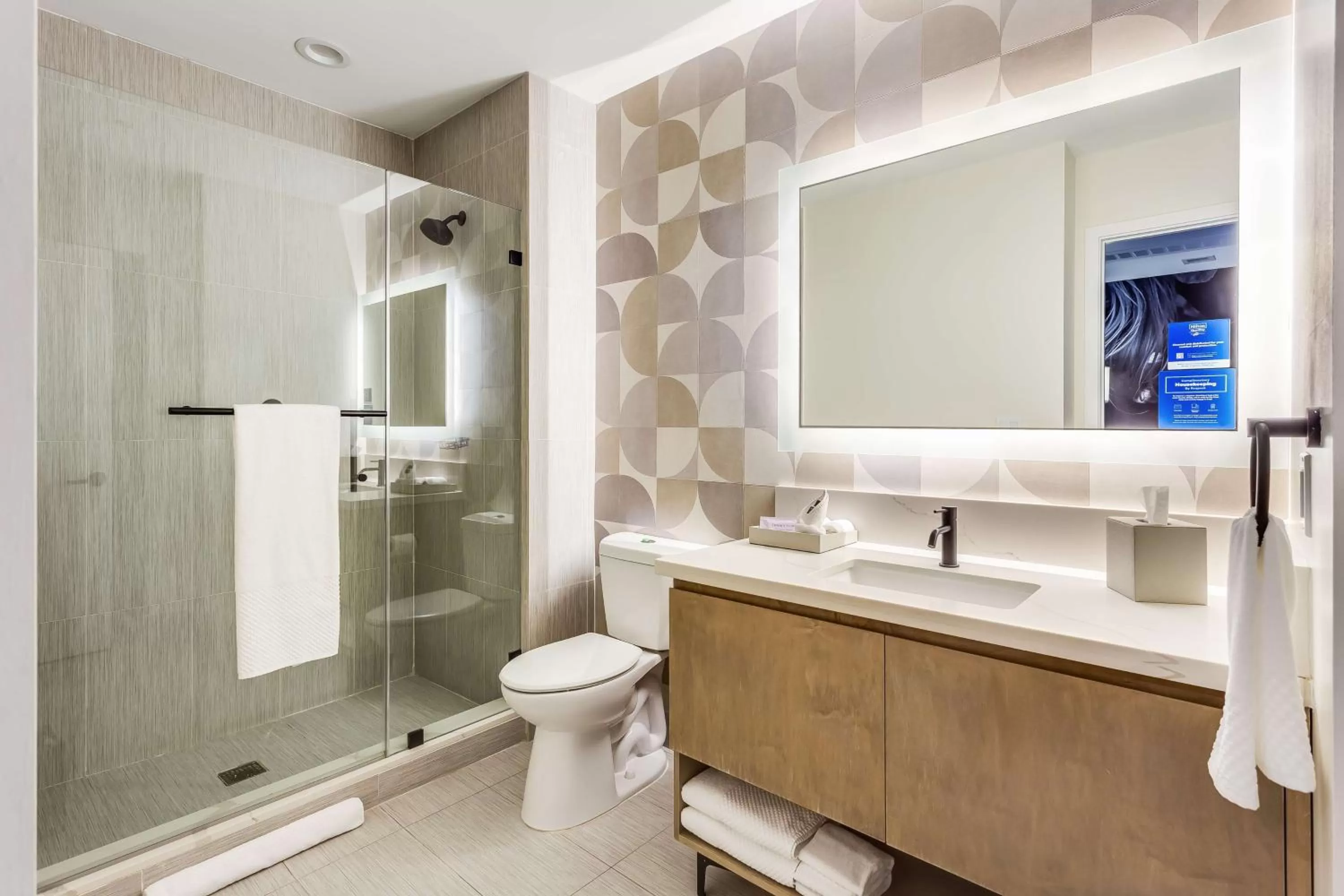 One-Bedroom King Suite with Kitchenette in SERENA Hotel Aventura Miami, Tapestry Collection by Hilton