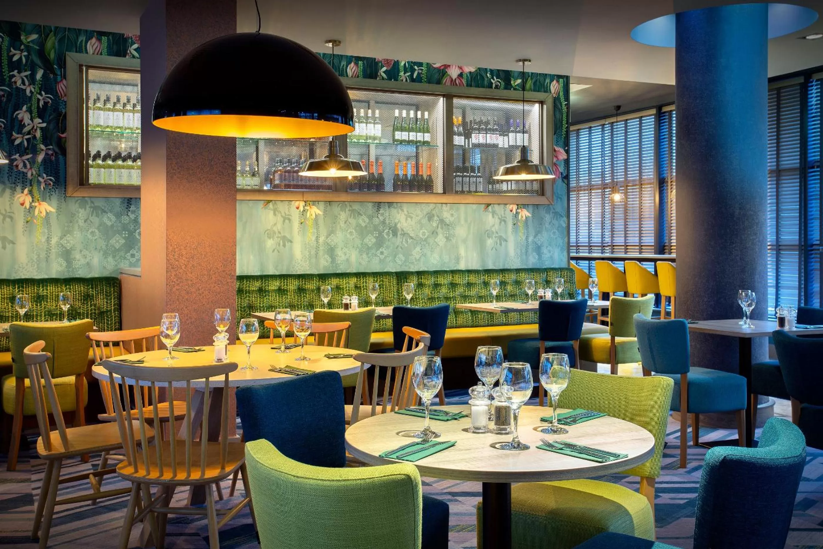Restaurant/places to eat in Leonardo Hotel Swindon