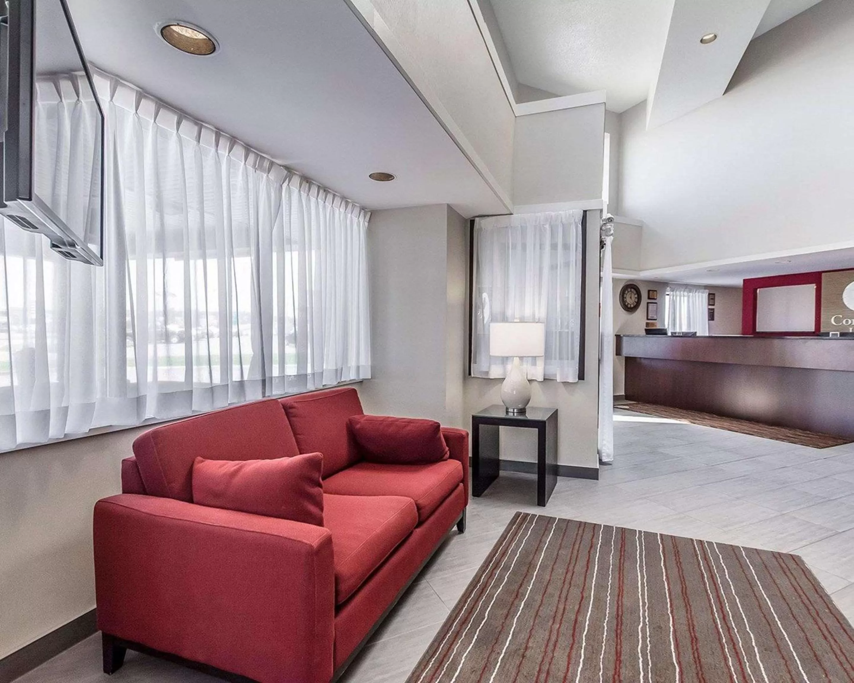 Lobby or reception, Bed in Comfort Inn Riviere-du-Loup