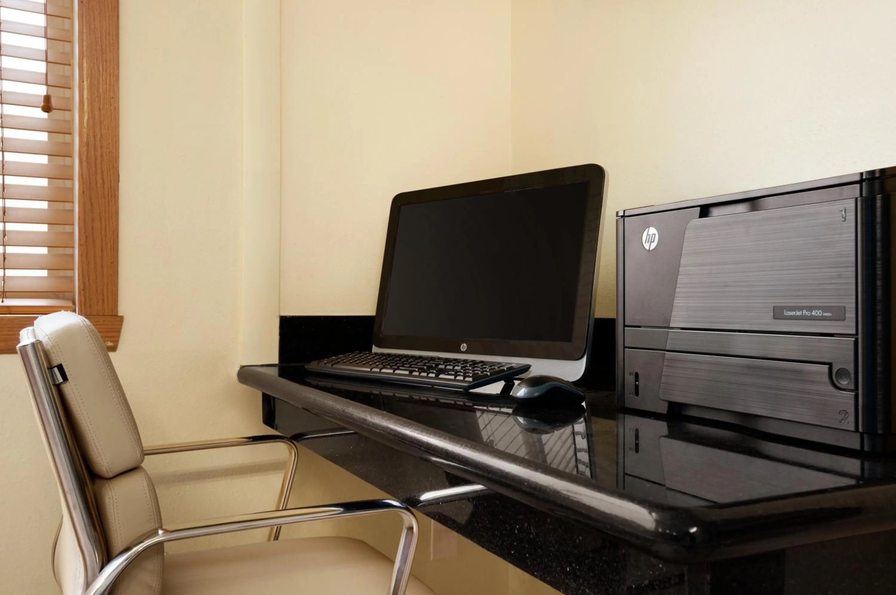 Business facilities in Super 8 by Wyndham West Fargo Main Ave ND