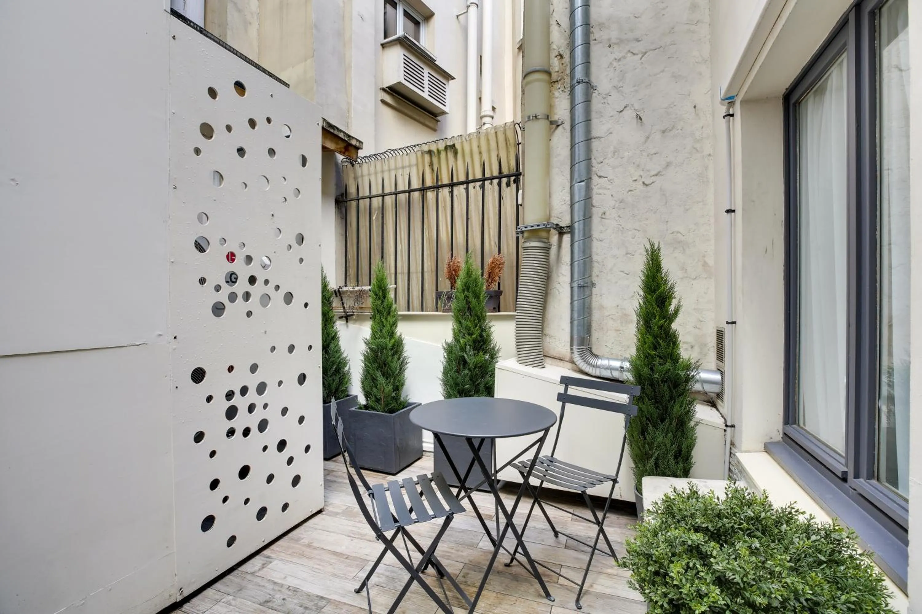 Patio in Hotel Riviera Elysees