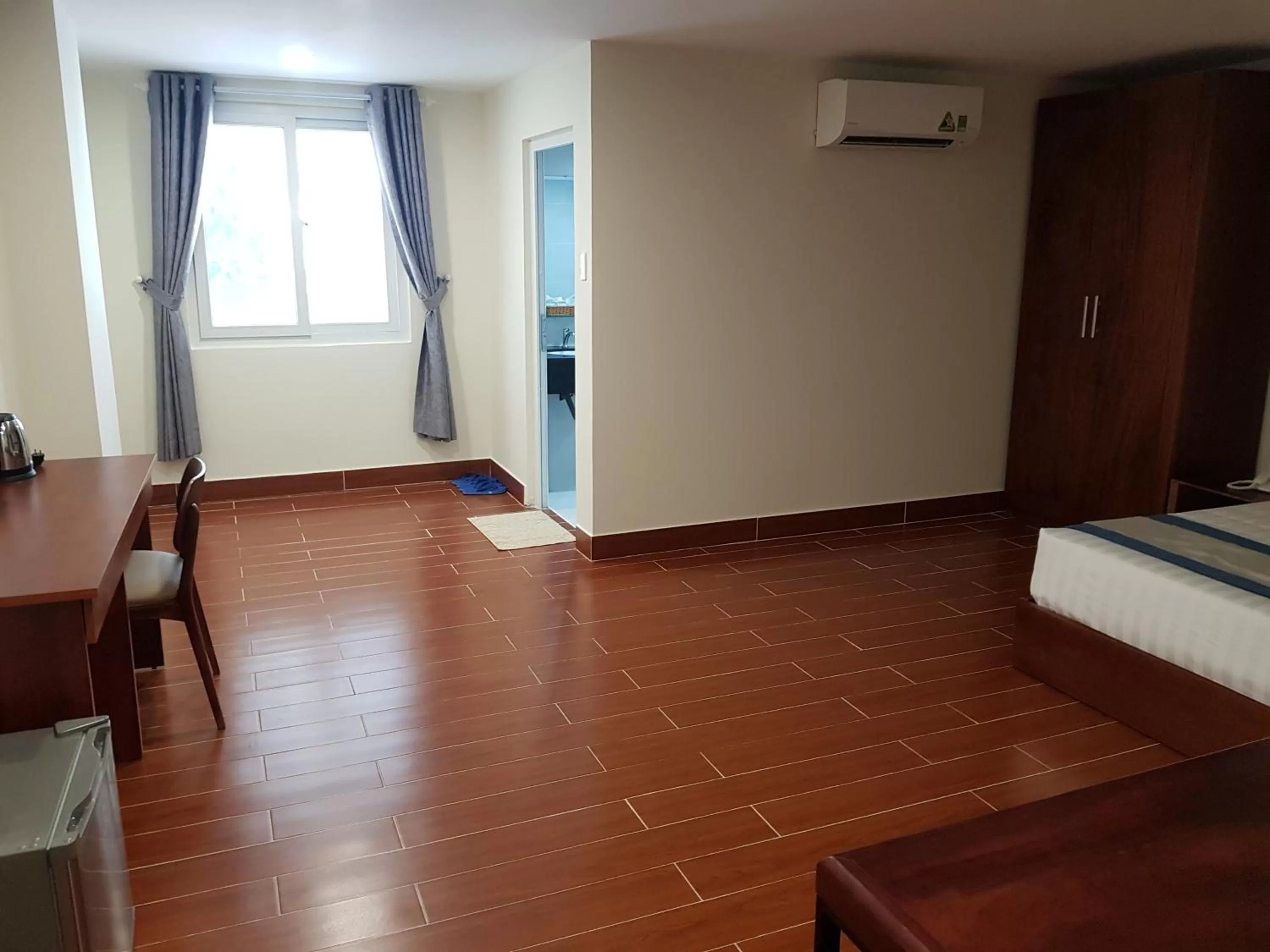 Communal lounge/ TV room in Victory Airport Hotel