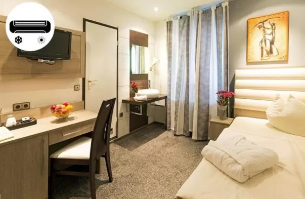 Bed in Bavaria Hotel Münchner Hof Superior