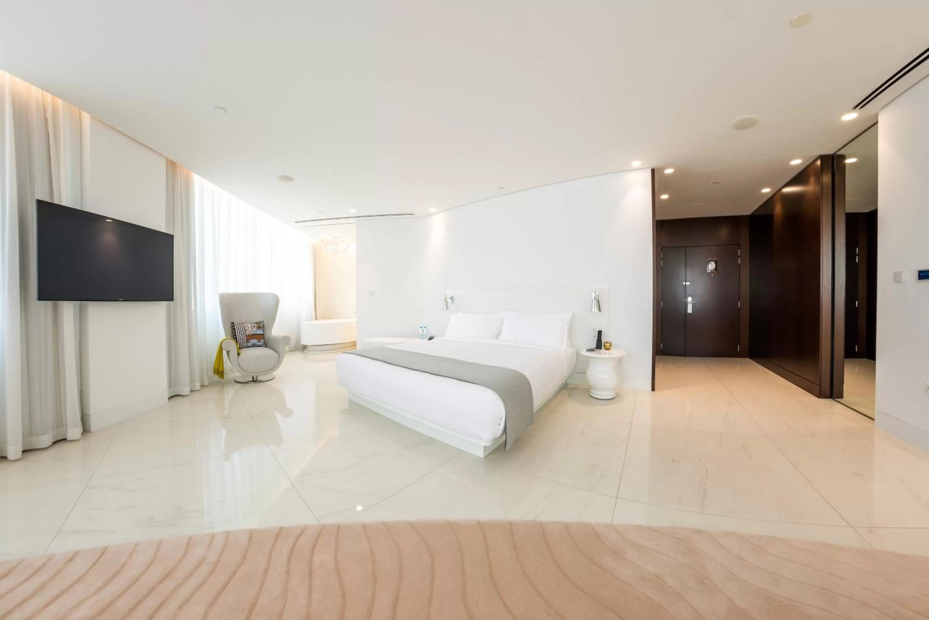 Photo of the whole room, Bed in Mondrian Doha