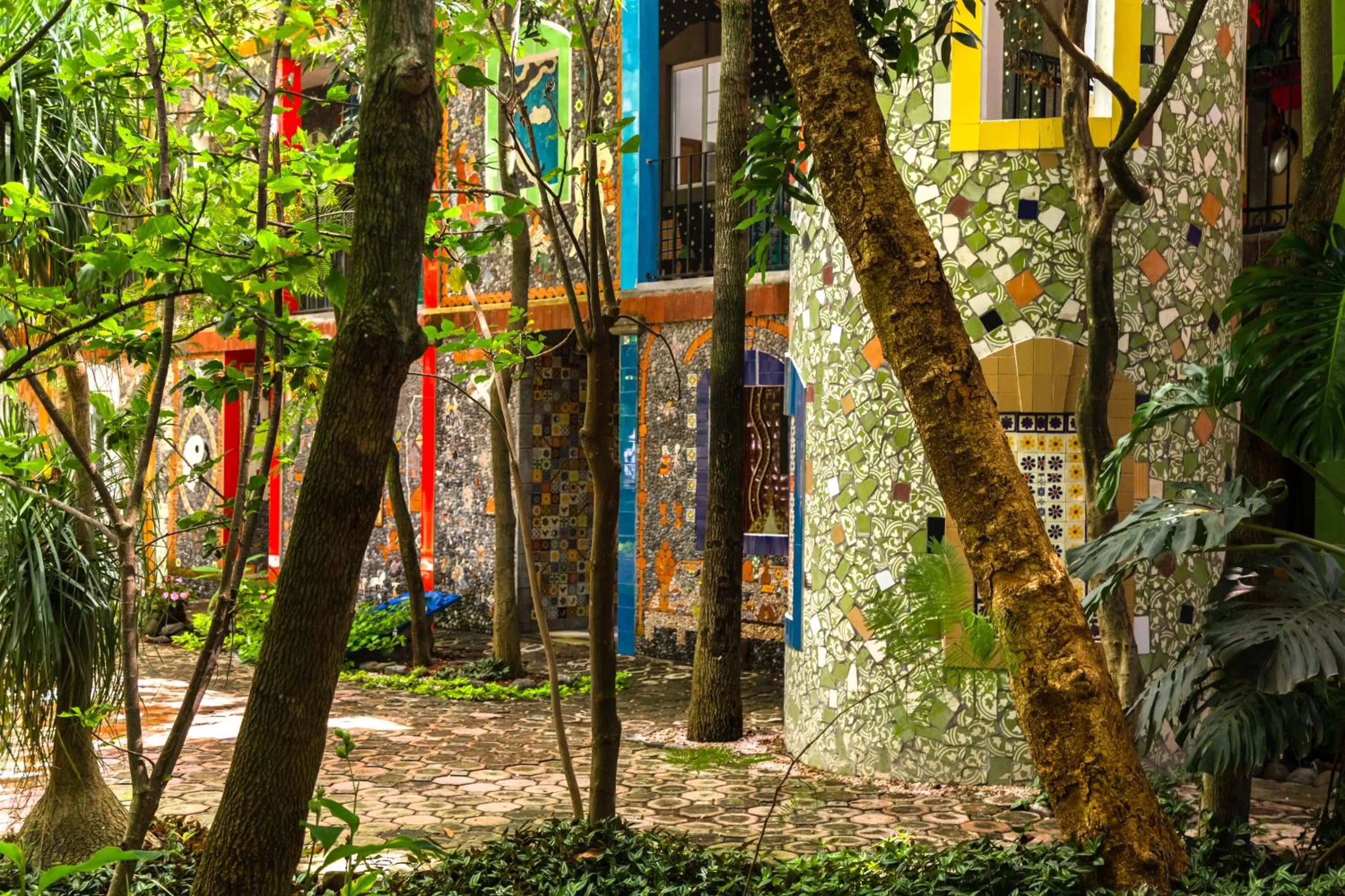 Property building in Hotel La Casa de los Árboles Immersive Experience