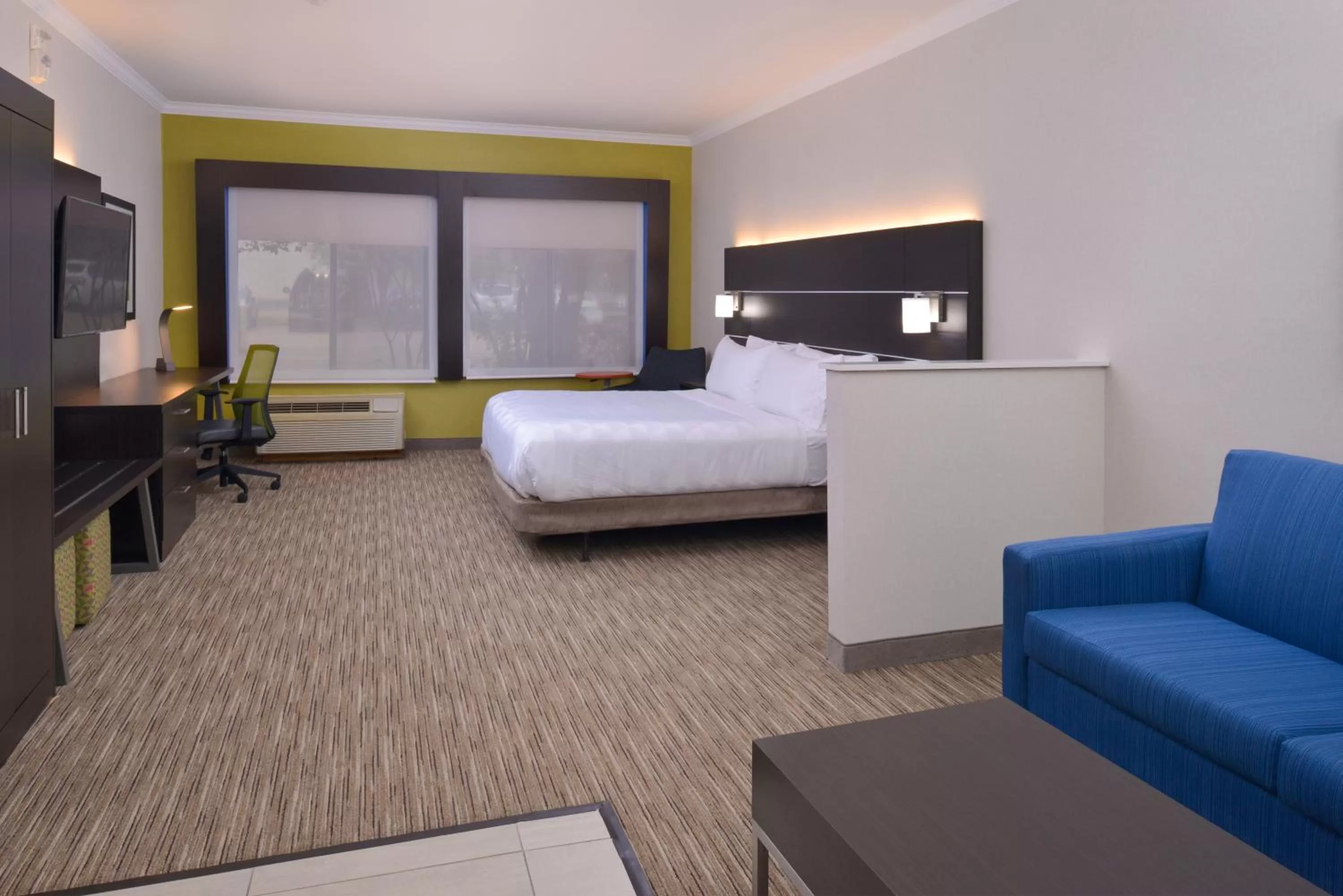 Photo of the whole room, Bed in Holiday Inn Express & Suites Austin NW - Lakeline by IHG