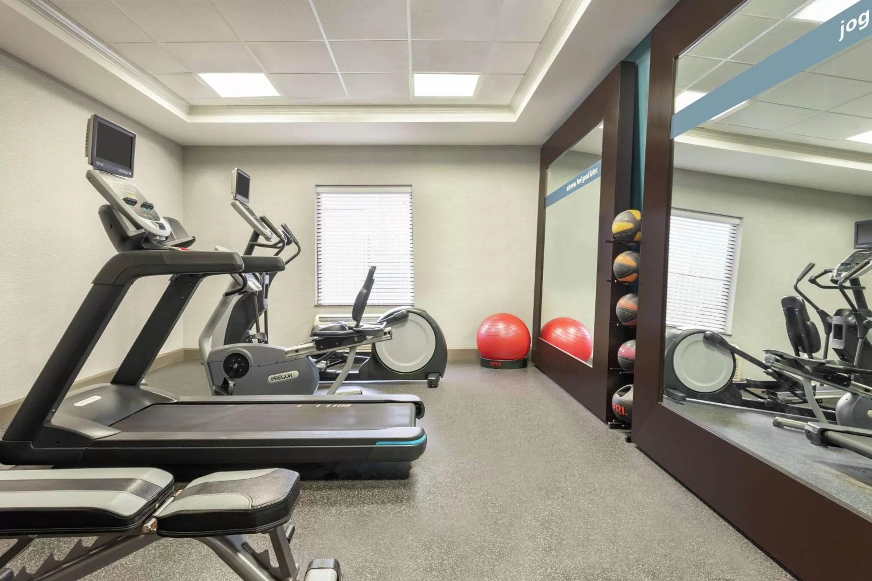 Fitness centre/facilities in Hampton Inn & Suites Pine Bluff