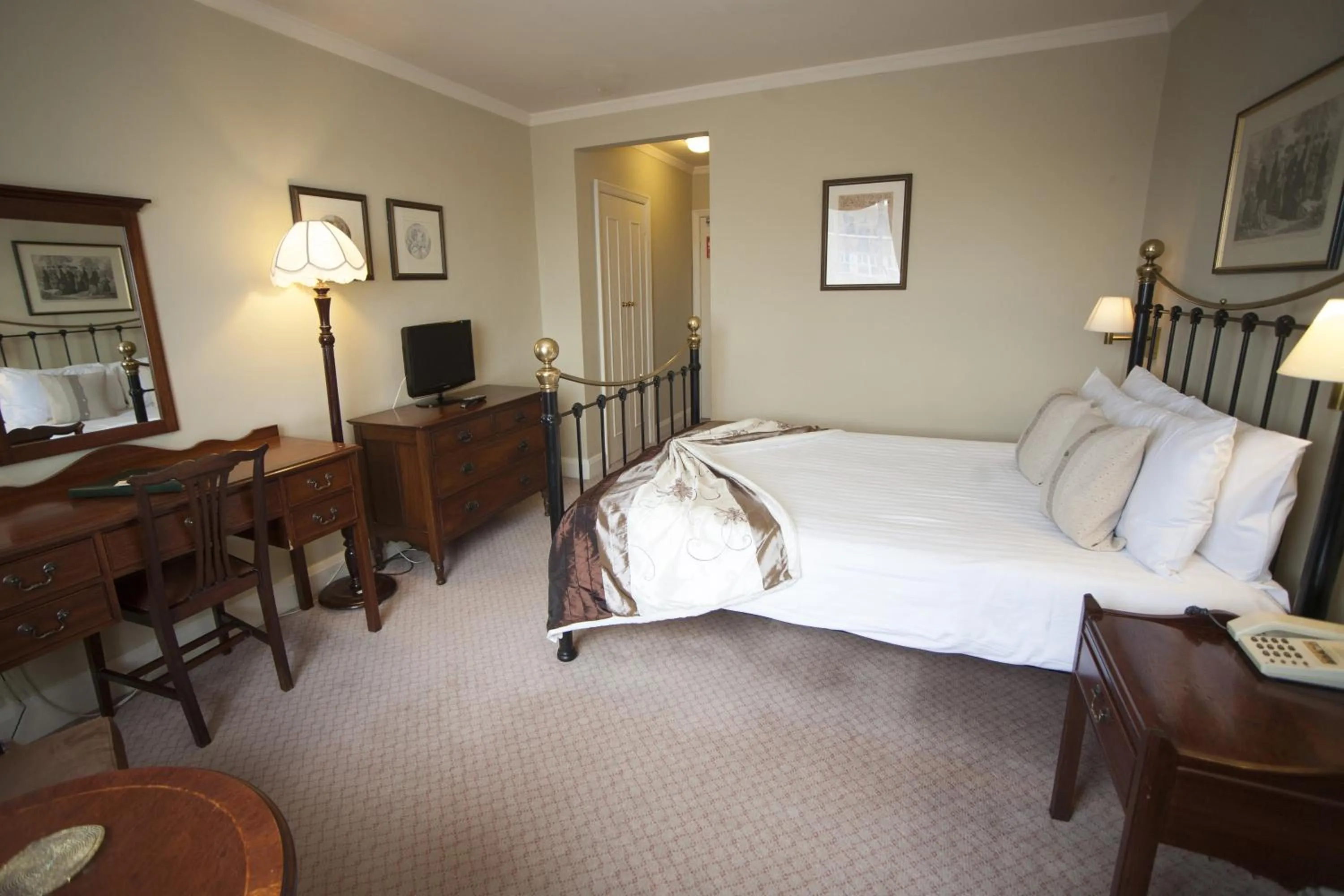 Bedroom, Bed in The Lion Hotel Shrewsbury