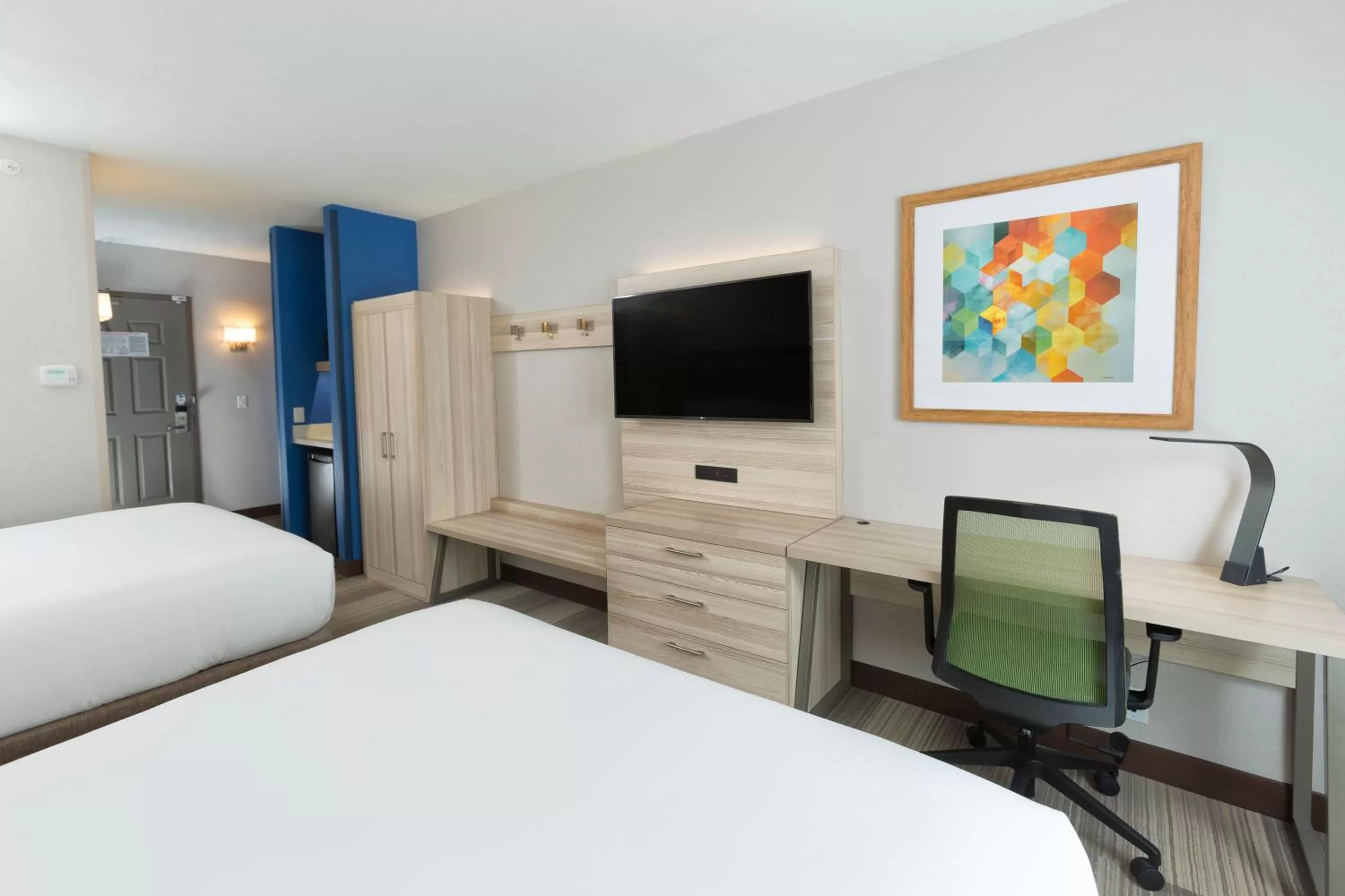 Photo of the whole room, Bed in Holiday Inn Express & Suites S Lake Buena Vista by IHG