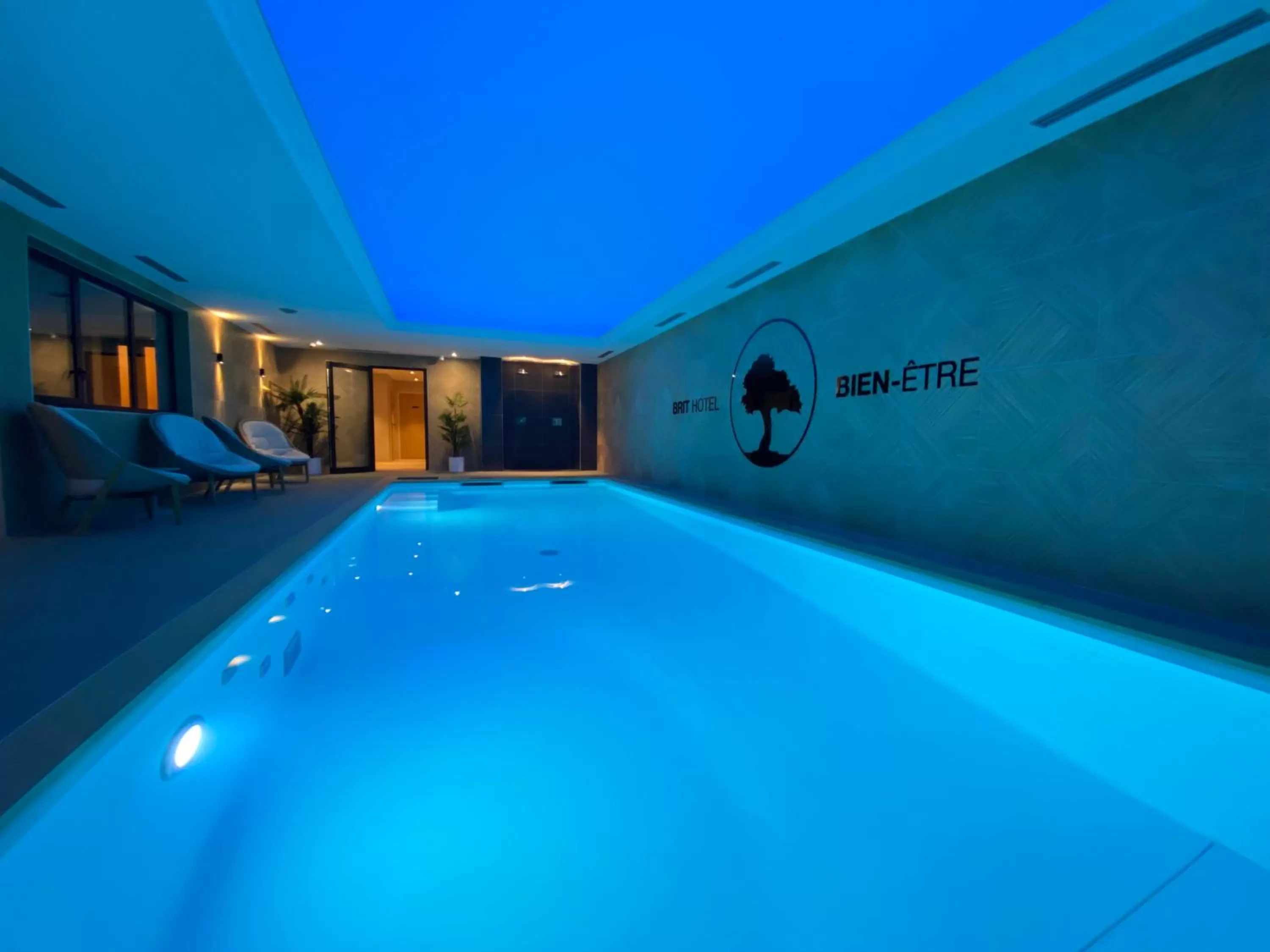Brit Hotel Piscine & Spa - Fougères