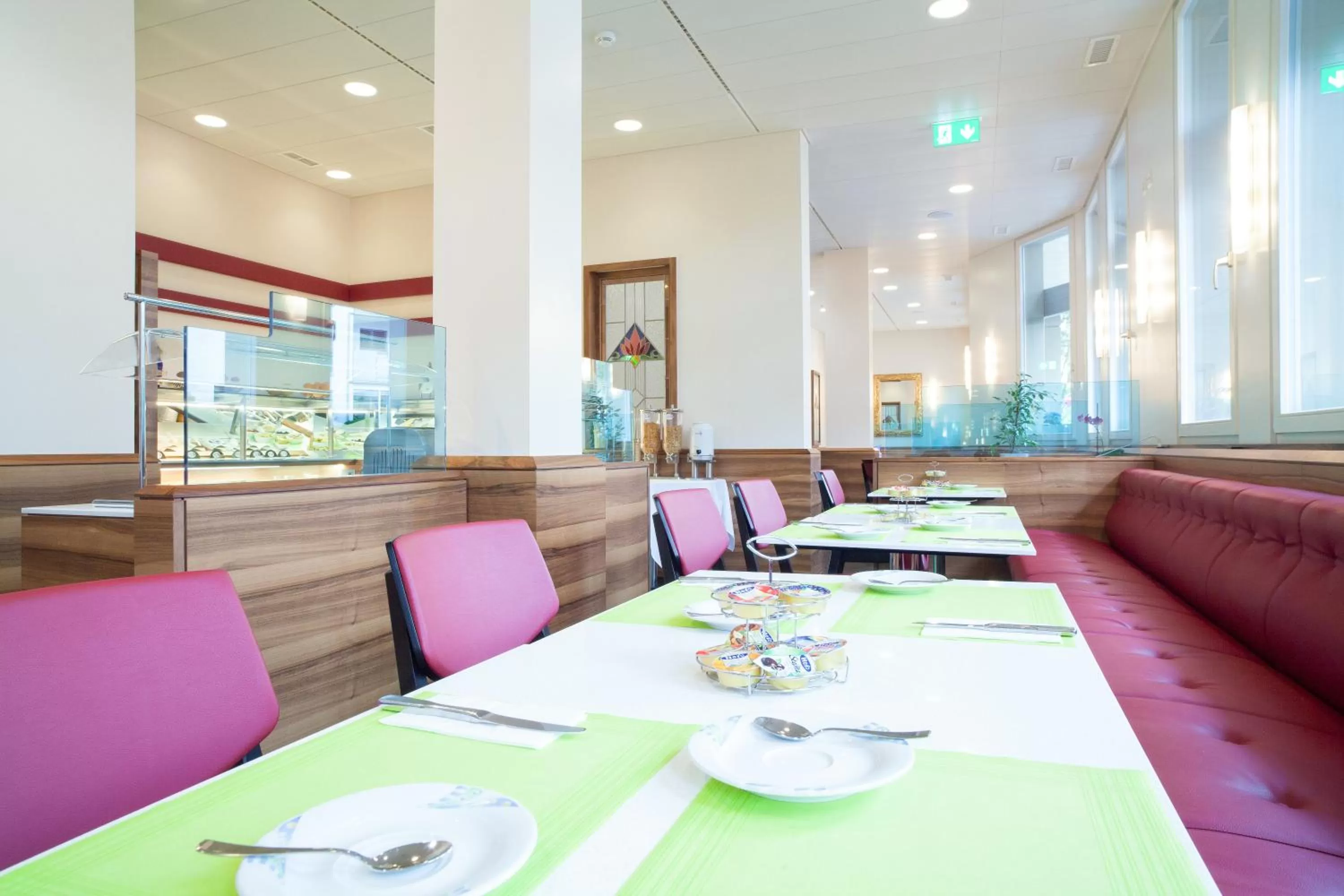 Restaurant/places to eat in Hotel Welcome Inn