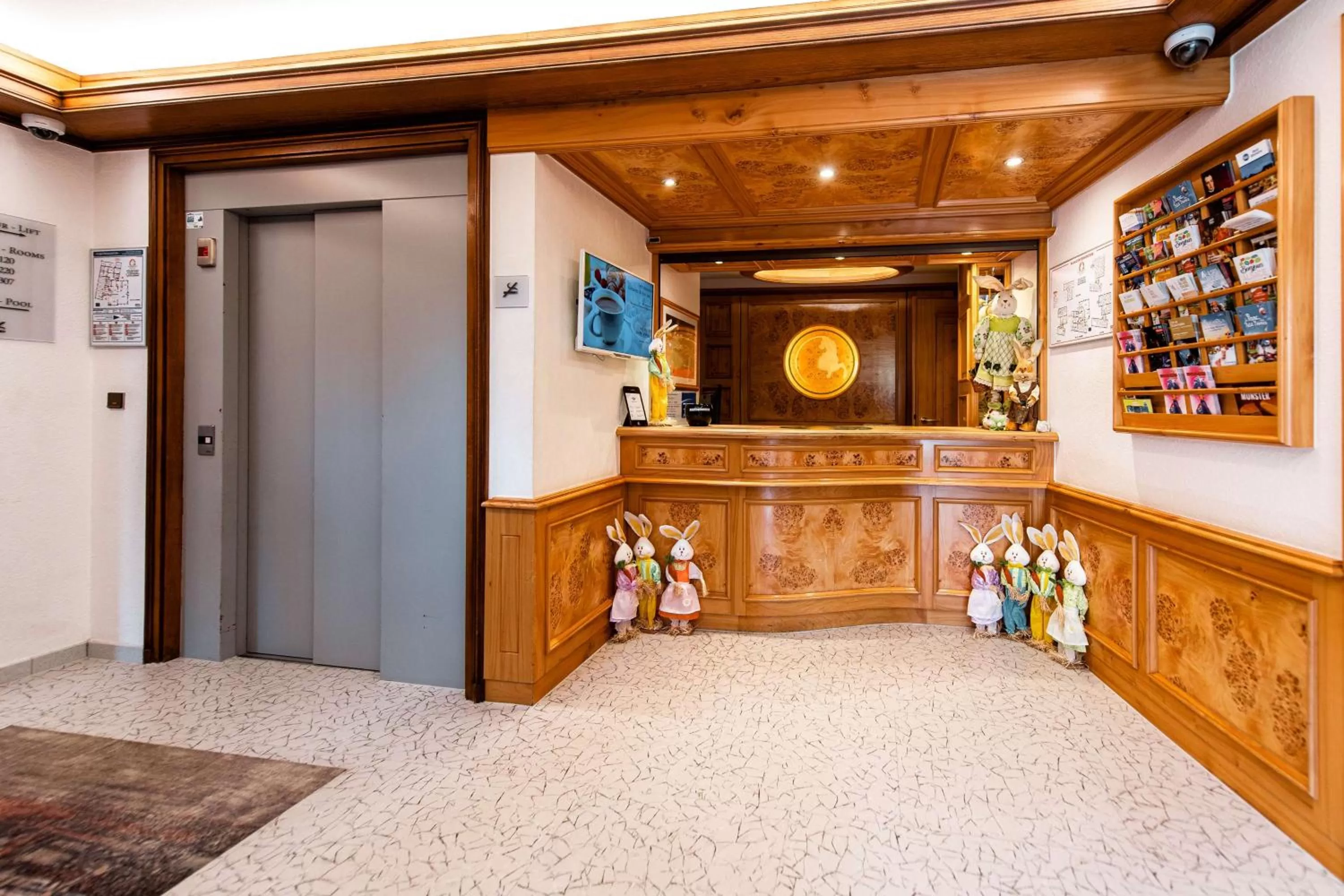 Lobby or reception in Best Western Plus Au cheval Blanc à Mulhouse