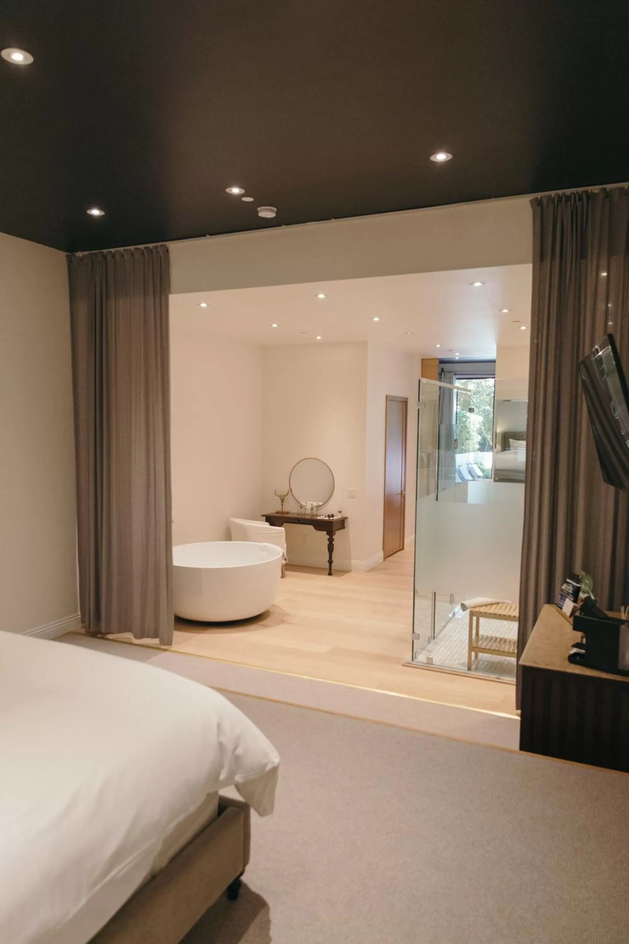 Bathroom, Bed in Calamigos Guest Ranch and Beach Club