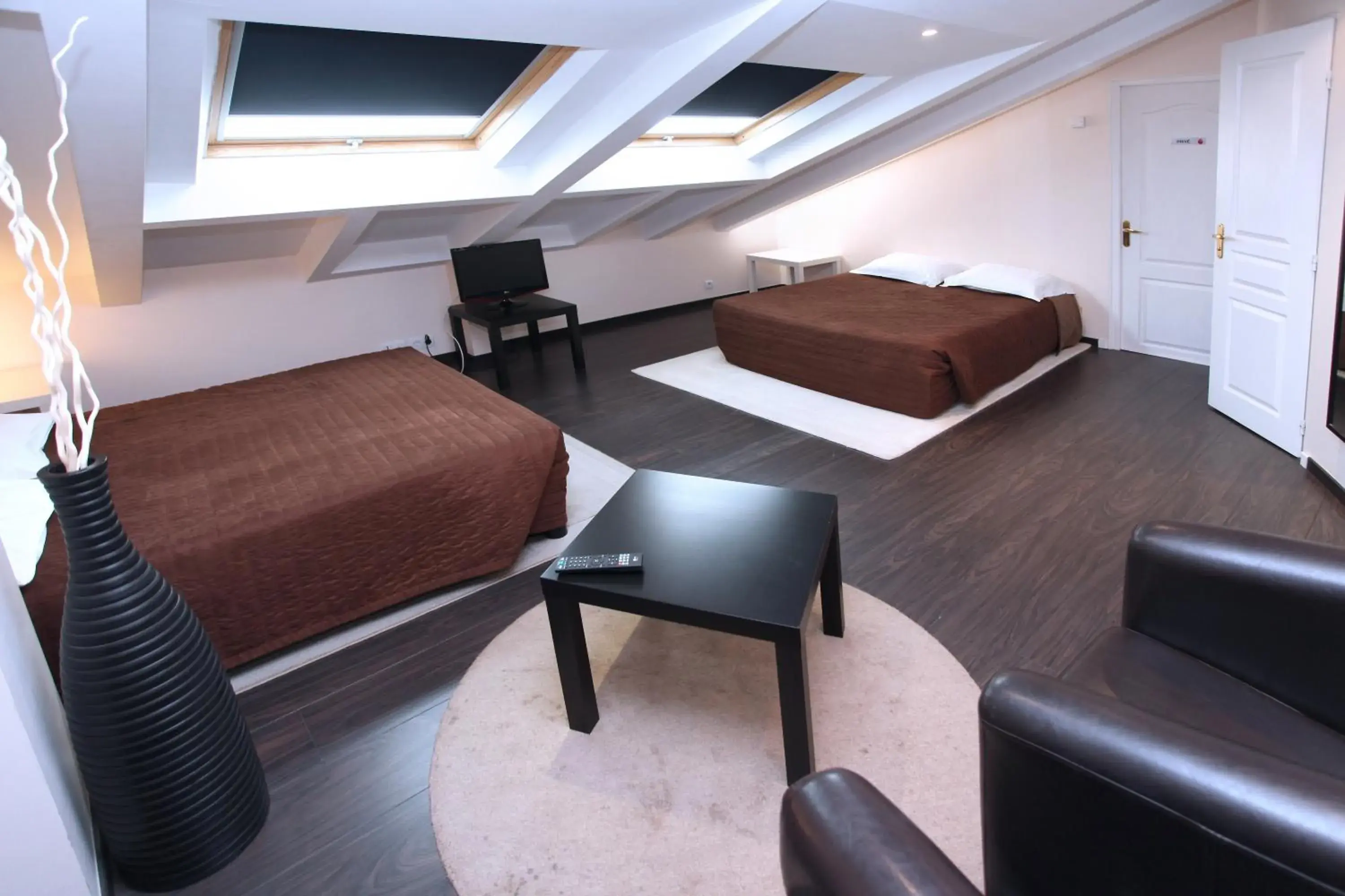 Quadruple Room in Trocadero Quadruple Room in Trocadero