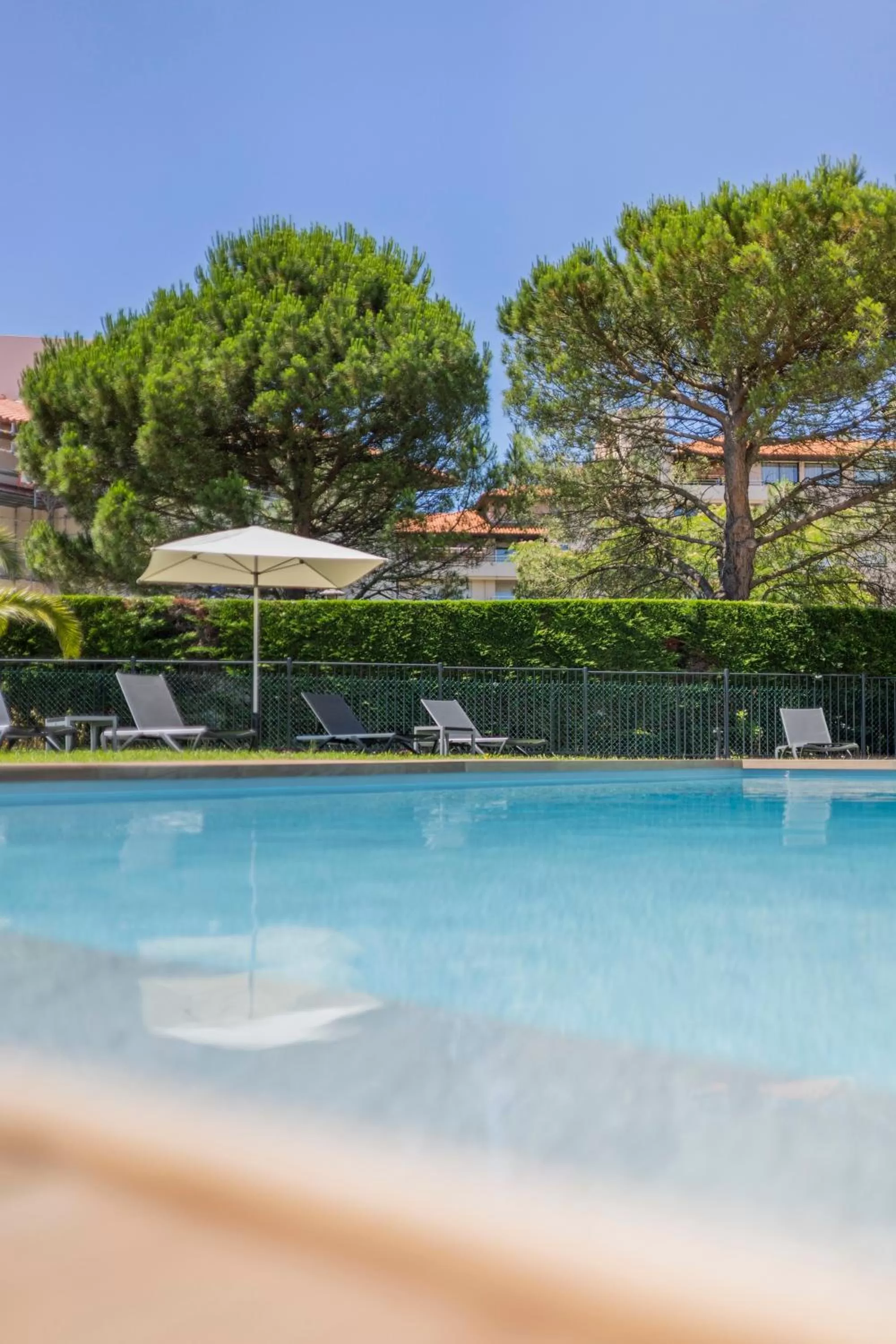 Swimming pool in Hôtel Jules Verne Biarritz